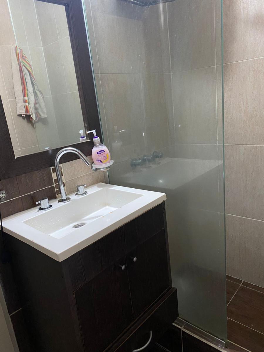 Departamento 2 ambientes en 1er piso al frente. Impecable estado