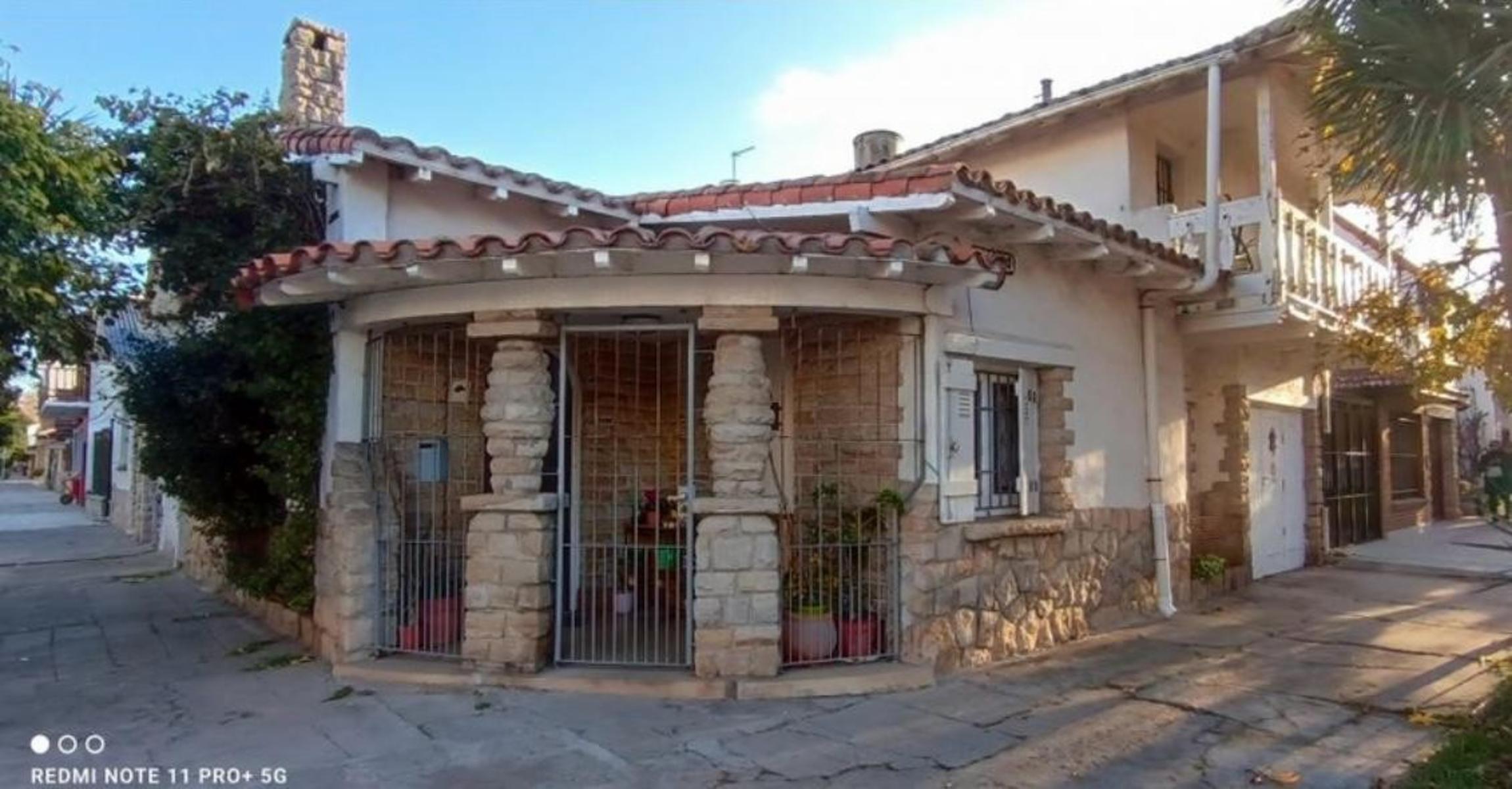 VENDO CHALET DE ESTILO EN LA PERLA A METROS DE LA PLAYA