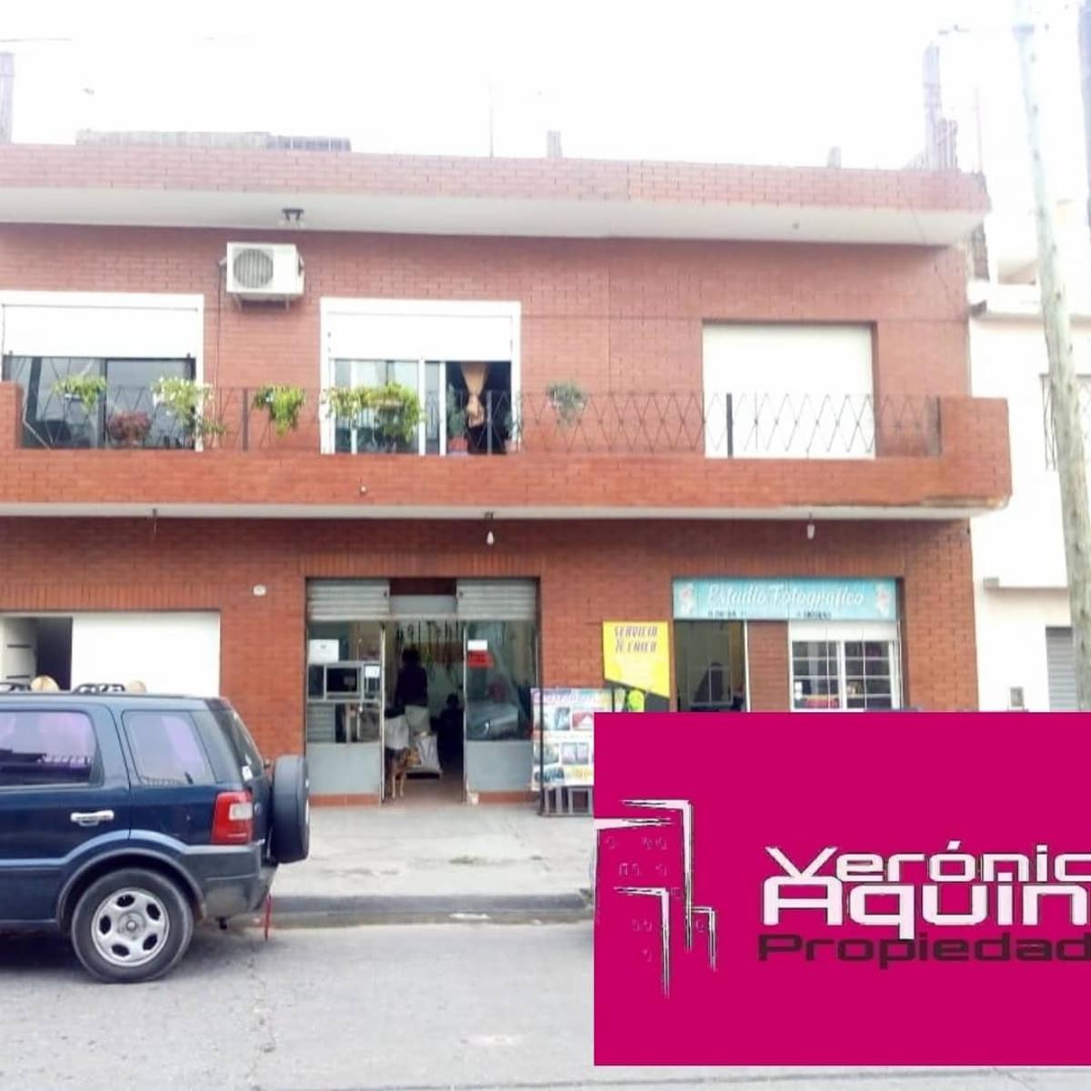 CASA MULTIFAMILIAR CON DOS LOCALES