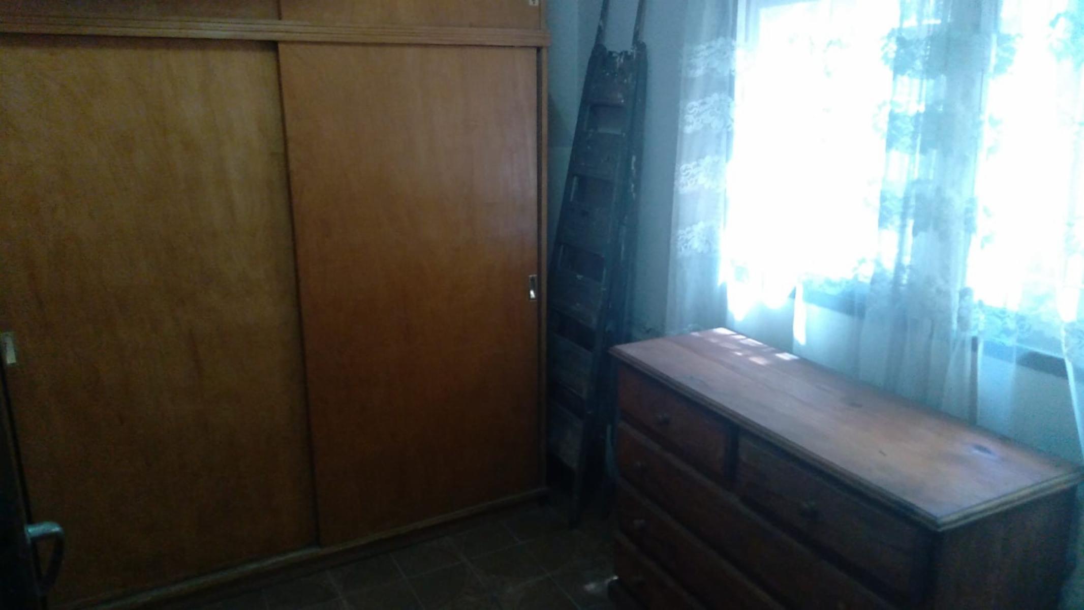 EXCELOENTE CASA 3/4 AMB c/ GARAGE y AMPLISIM,O ESPACIO LIBRE en VILLA BALLESTER, pxmo Avenidas y Ruta 8 -METROBUS-.