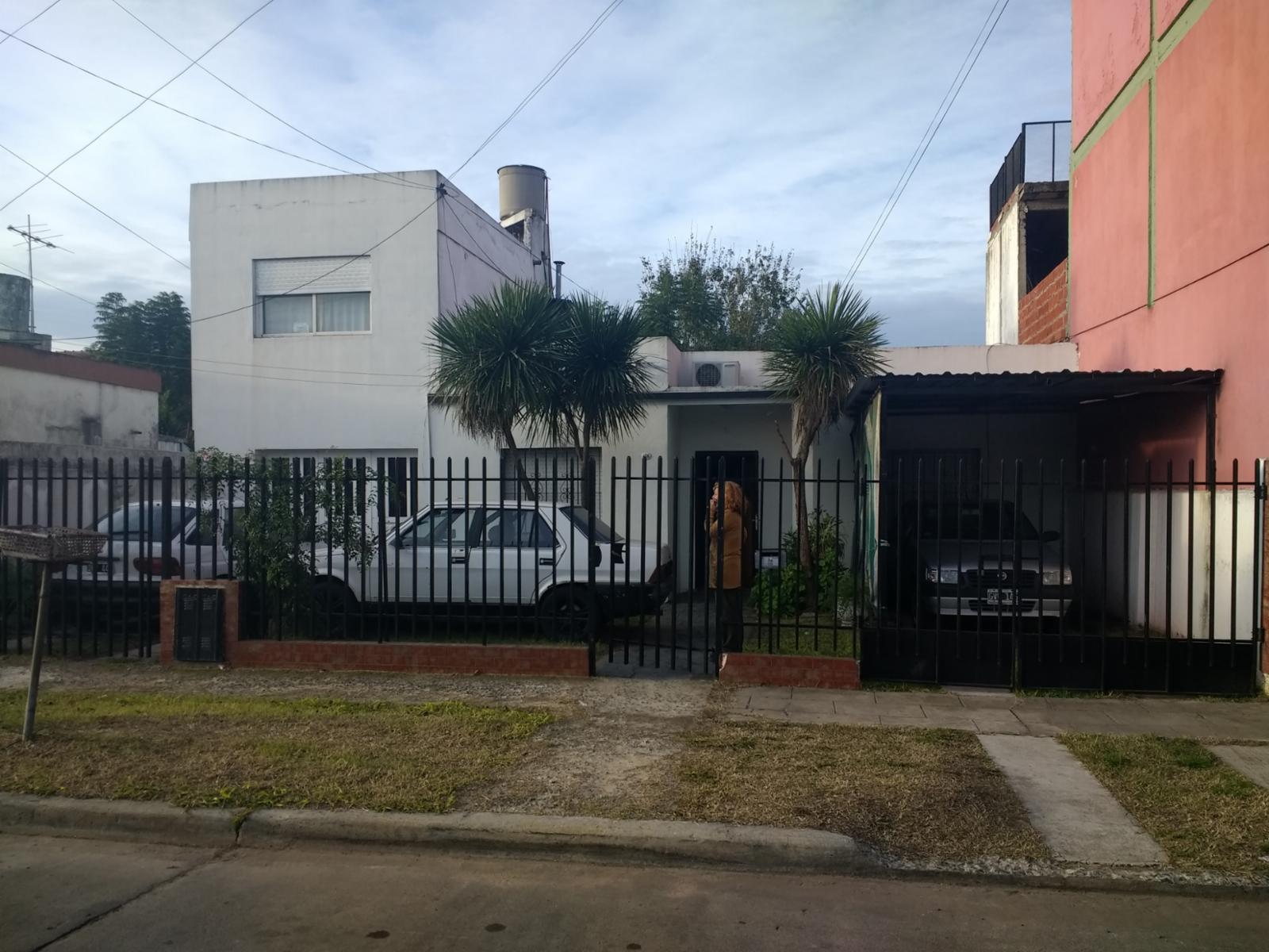 Padre Juan Castañer al 400 · Morón — foto 13