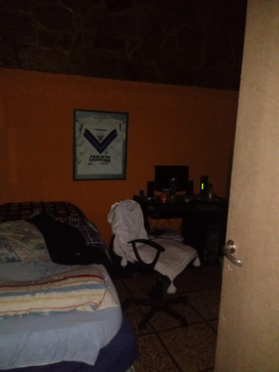 Padre Juan Castañer al 400 · Morón — foto 8