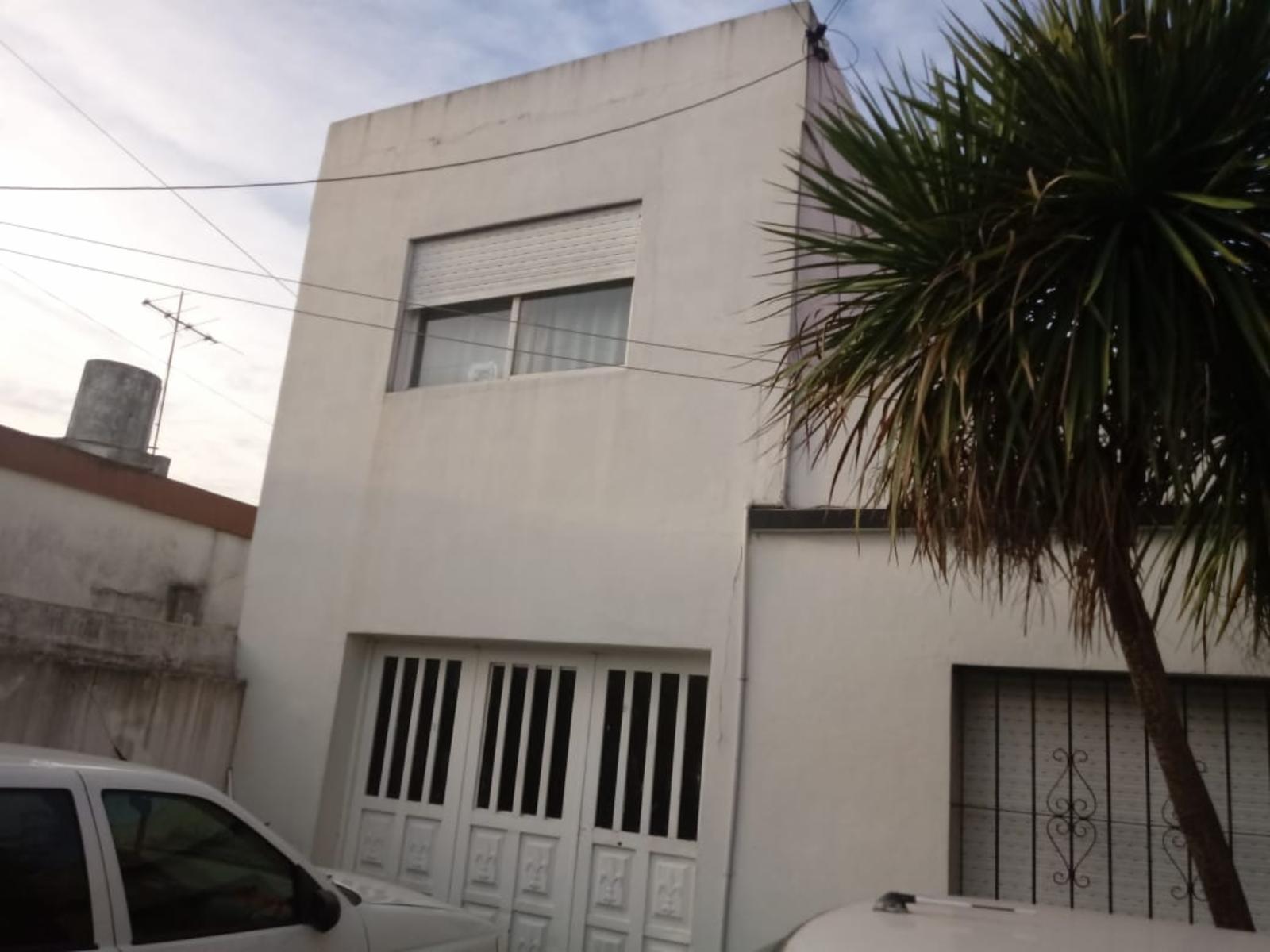 Padre Juan Castañer al 400 · Morón — foto 10