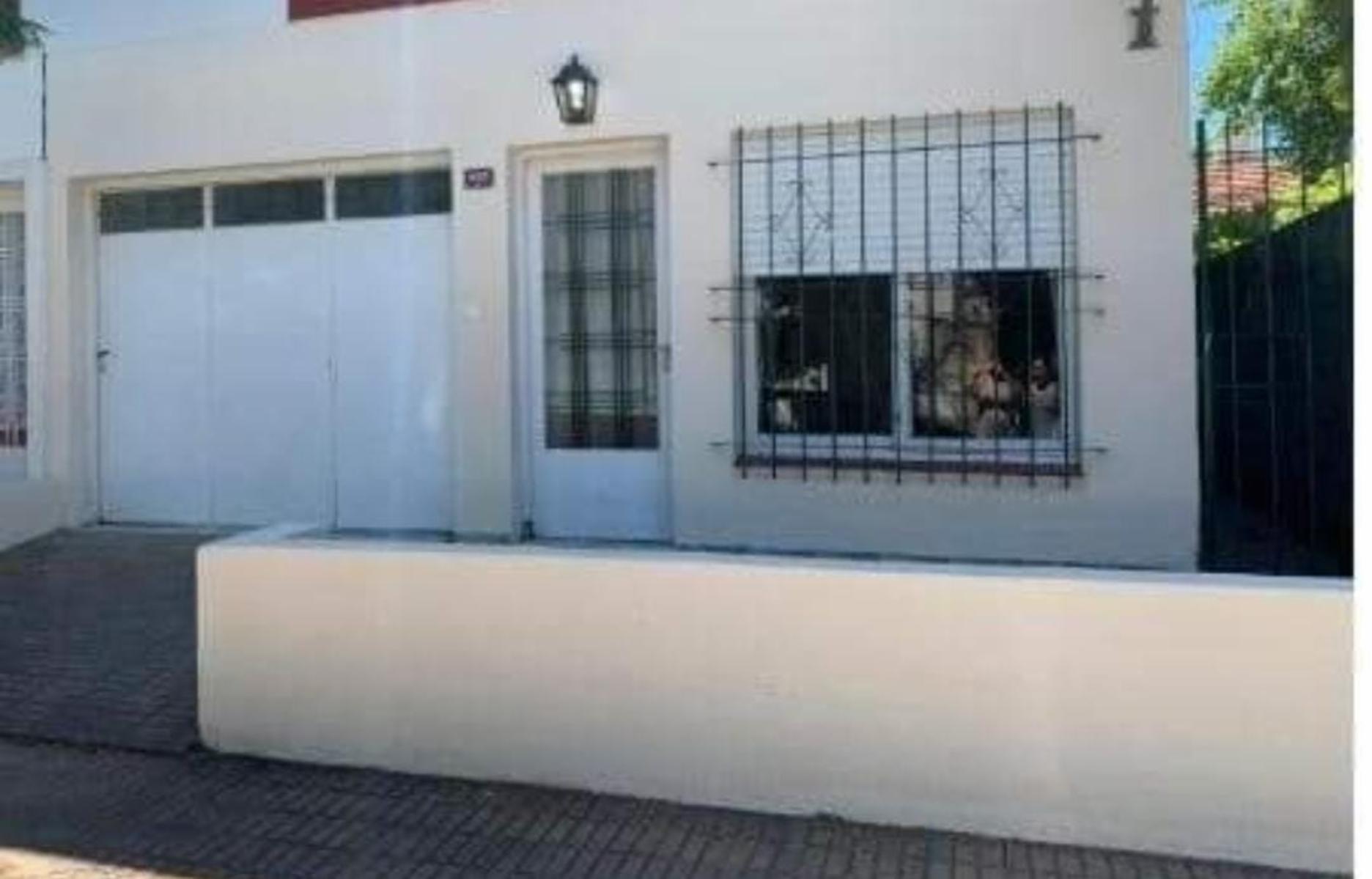 Casa de un dormitorio con cochera