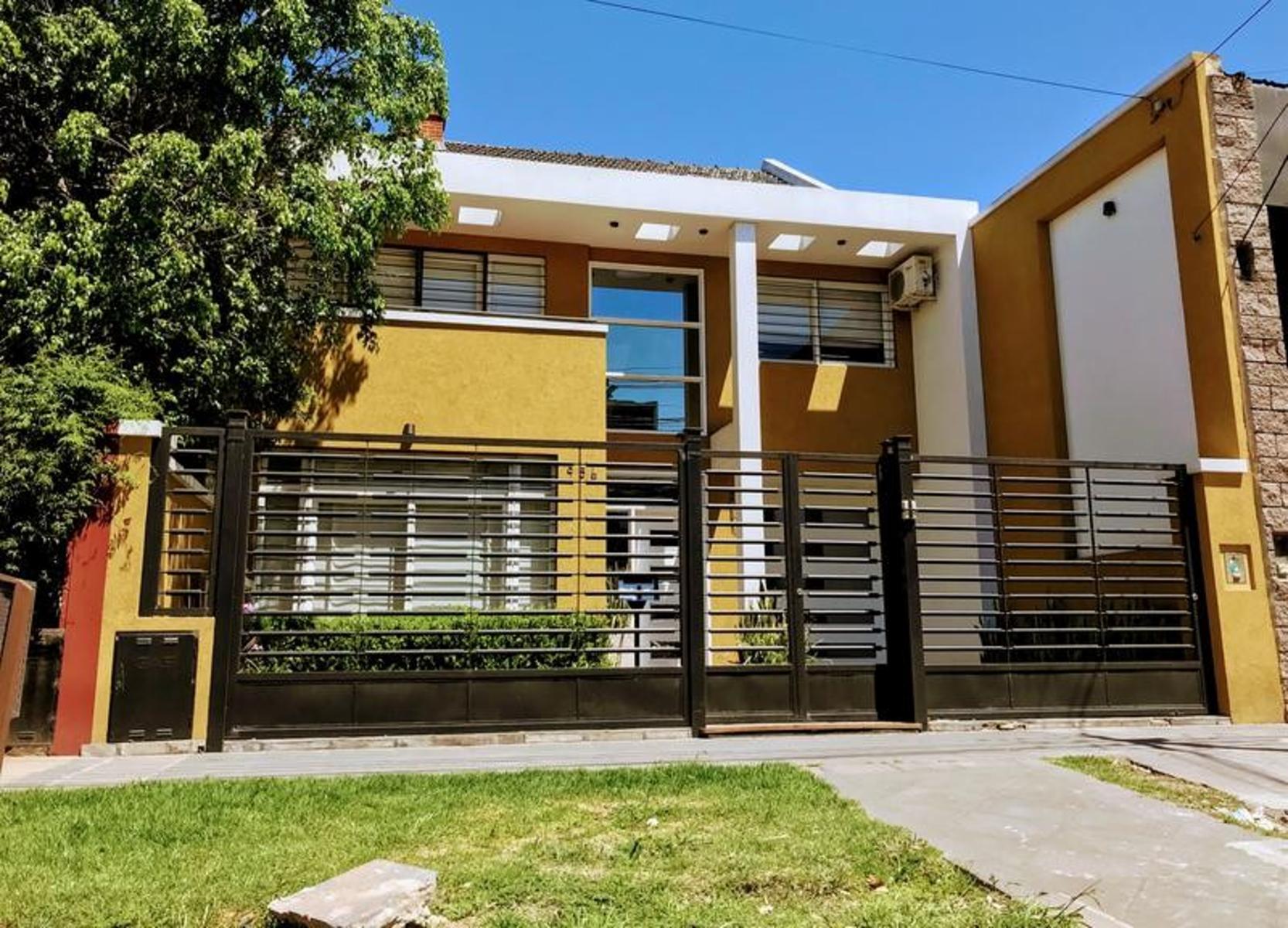 Hermosa Casa de 4 Amb. En Venta - Ituzaingó Norte
