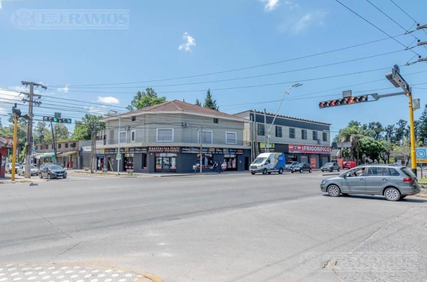 Complejo comercial en bloque a la venta en Malvinas Argentinas