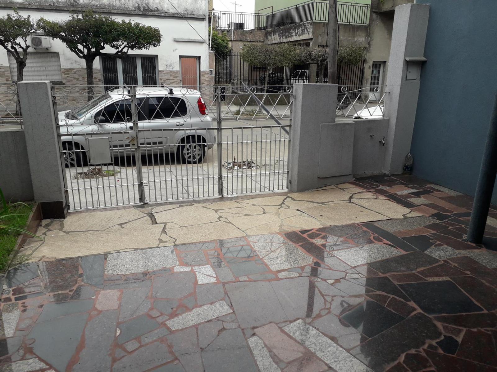 IMPECABLE CASA 3 AMBIENTES - CABILDO 800 CIUDAD MADERO