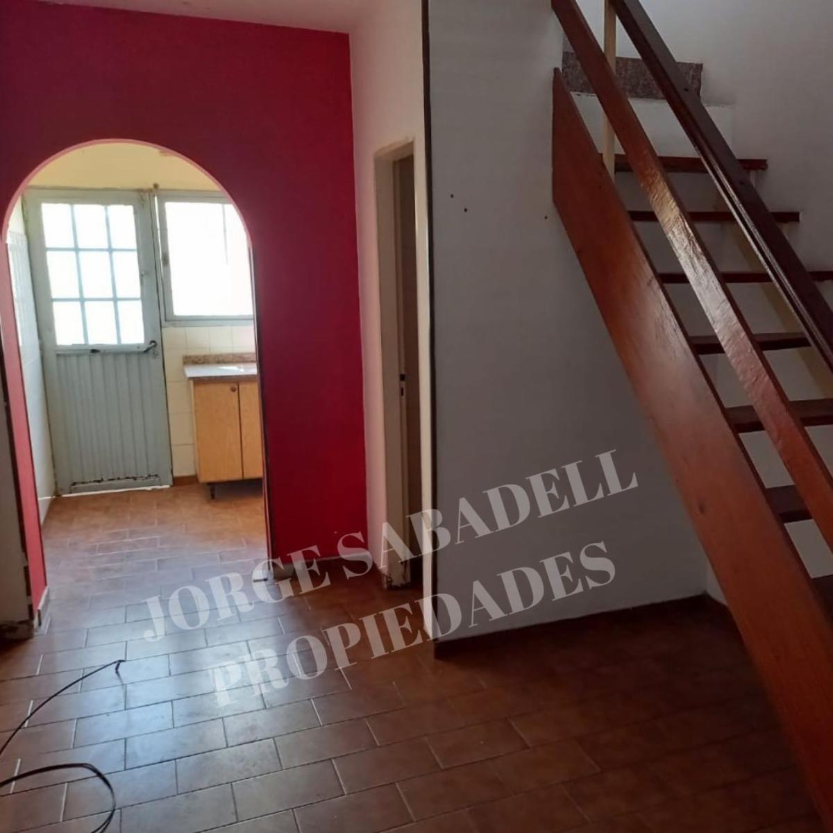 DUPLEX DE 3 AMBIENTES, INTERNO, 2 DORMITORIOS, ENTRADA DE AUTO EN COMÚN, VILLA LUZURIAGA.
