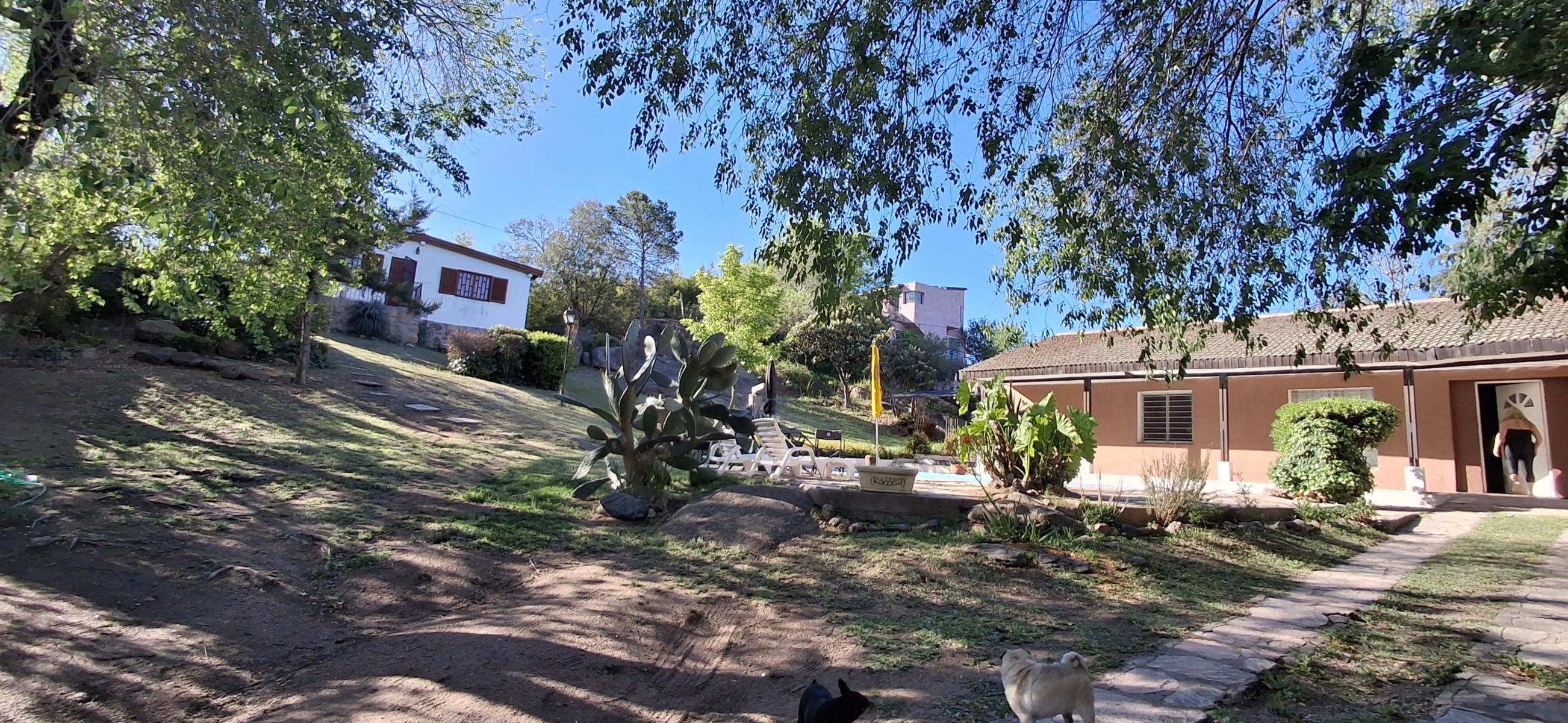 DOS PROPIEDADES EN VILLA DEL LAGO