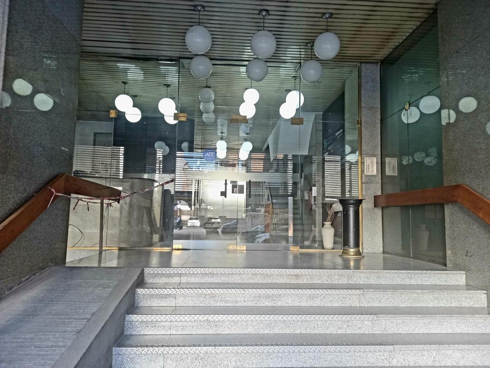 Venta Oficina:Tacuarí al 100 Cocheras:2 Monserrat .Centro.