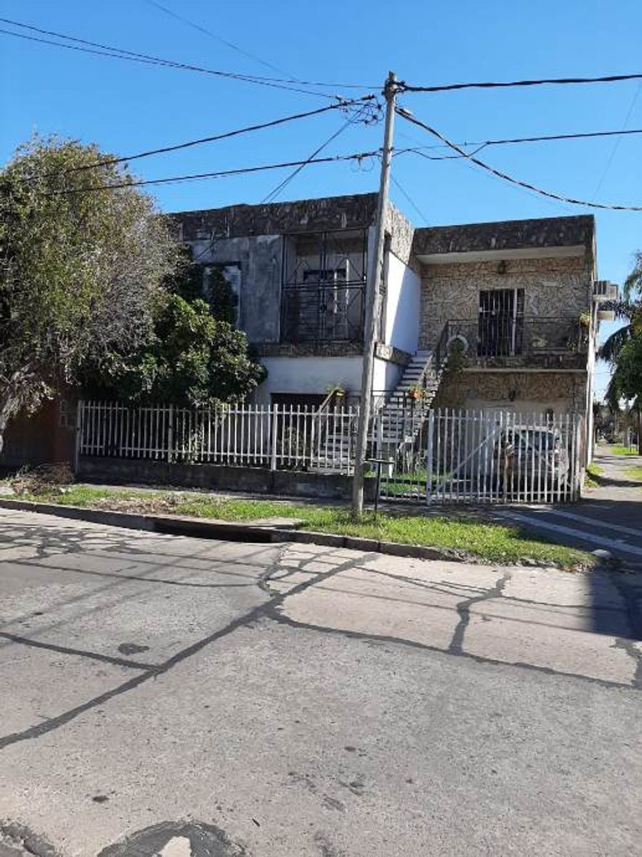CASA PH DE 4 AMBIENTES EN VENTA - VILLA LUZURIAGA