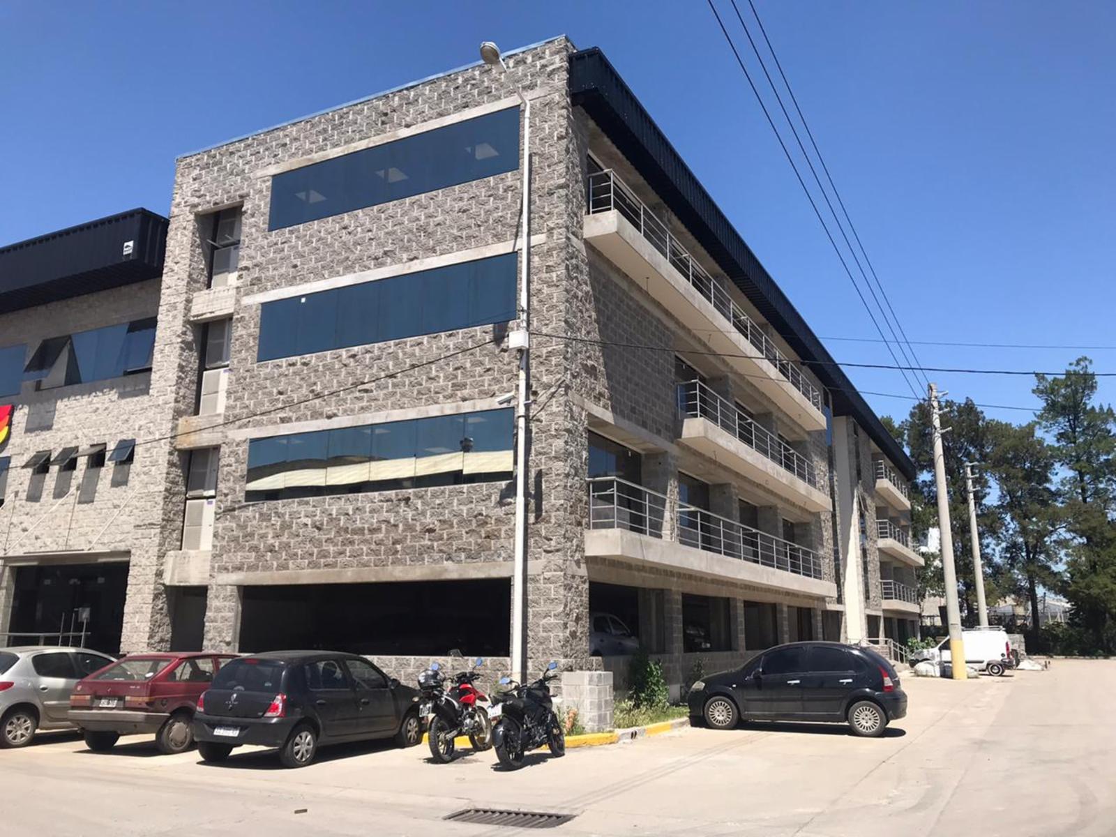Valentin Gomez 151 · Morón — foto 3