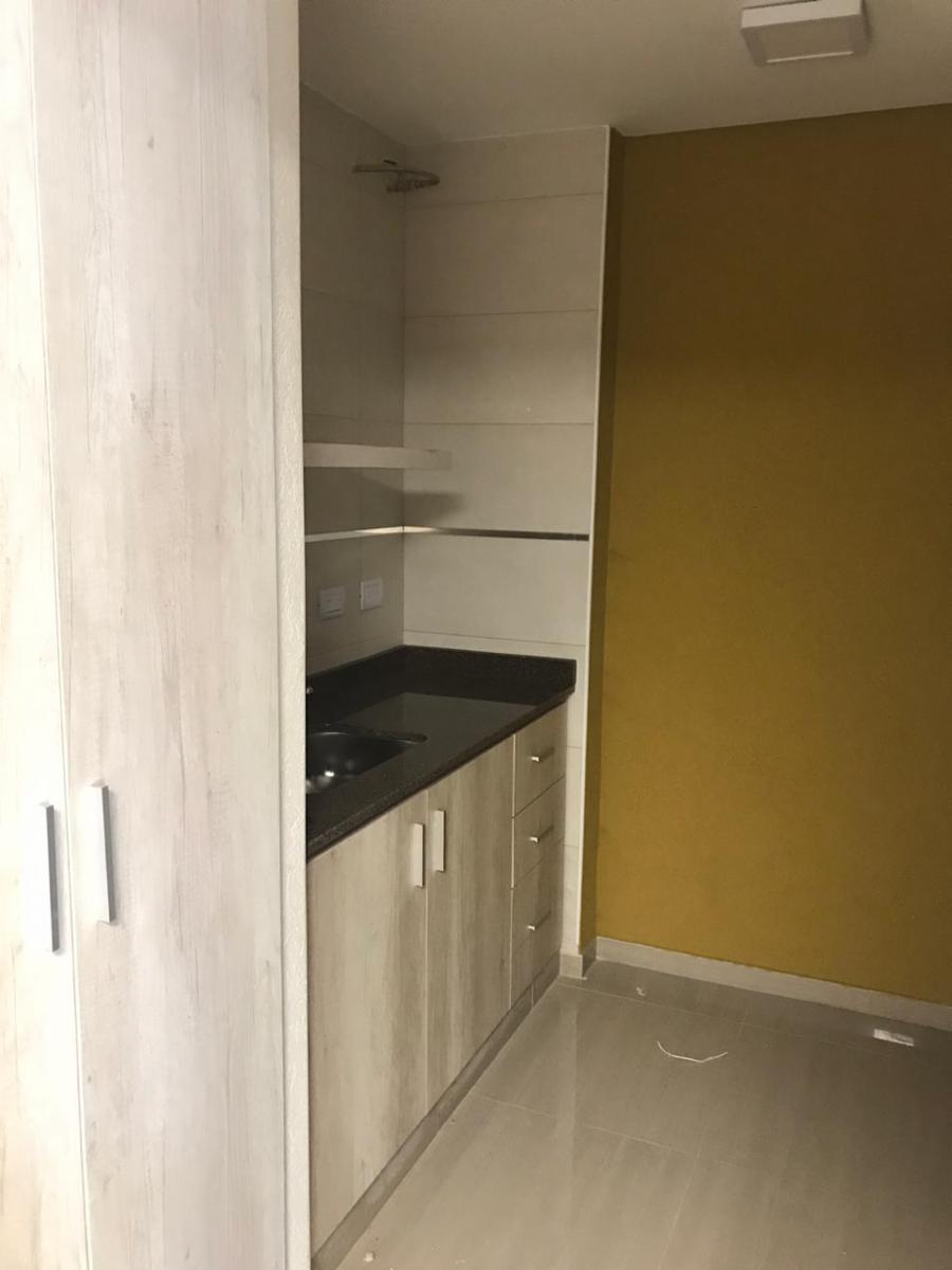 Valentin Gomez 151 · Morón — foto 6