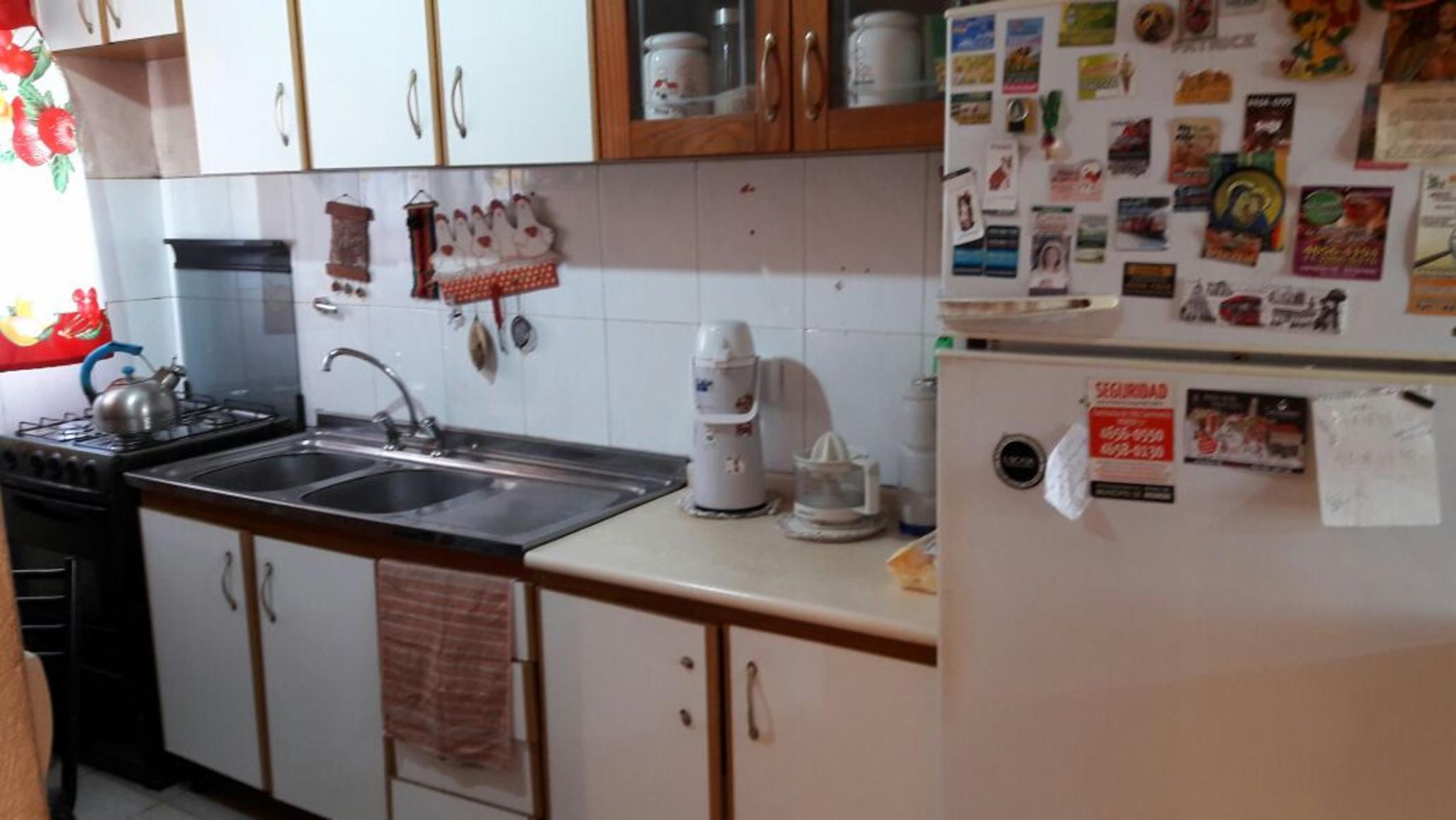 AV PTE PERON 200 · Morón — foto 4