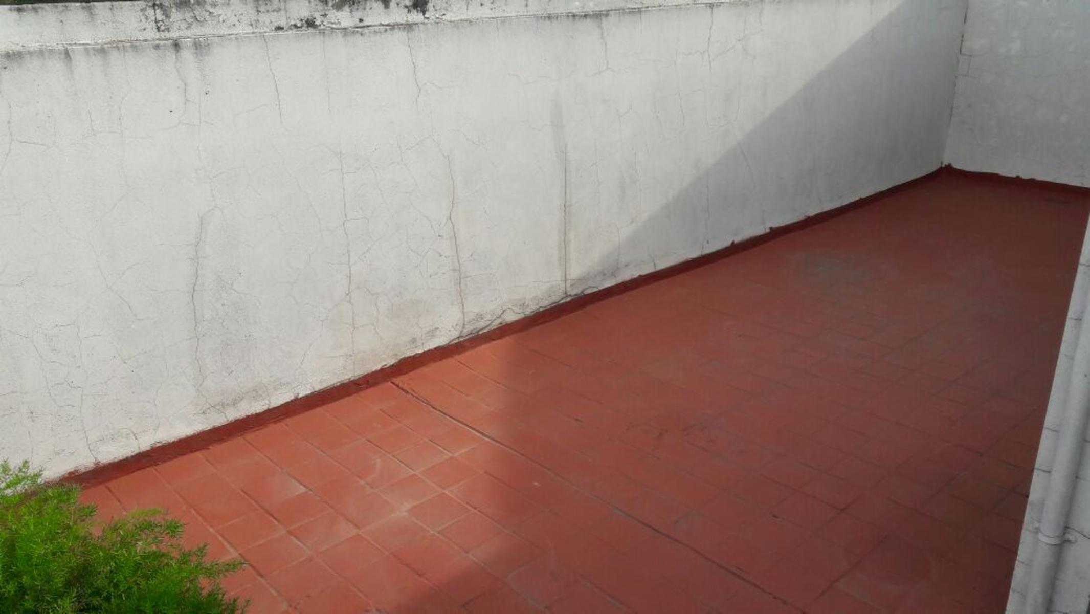 AV PTE PERON 200 · Morón — foto 9