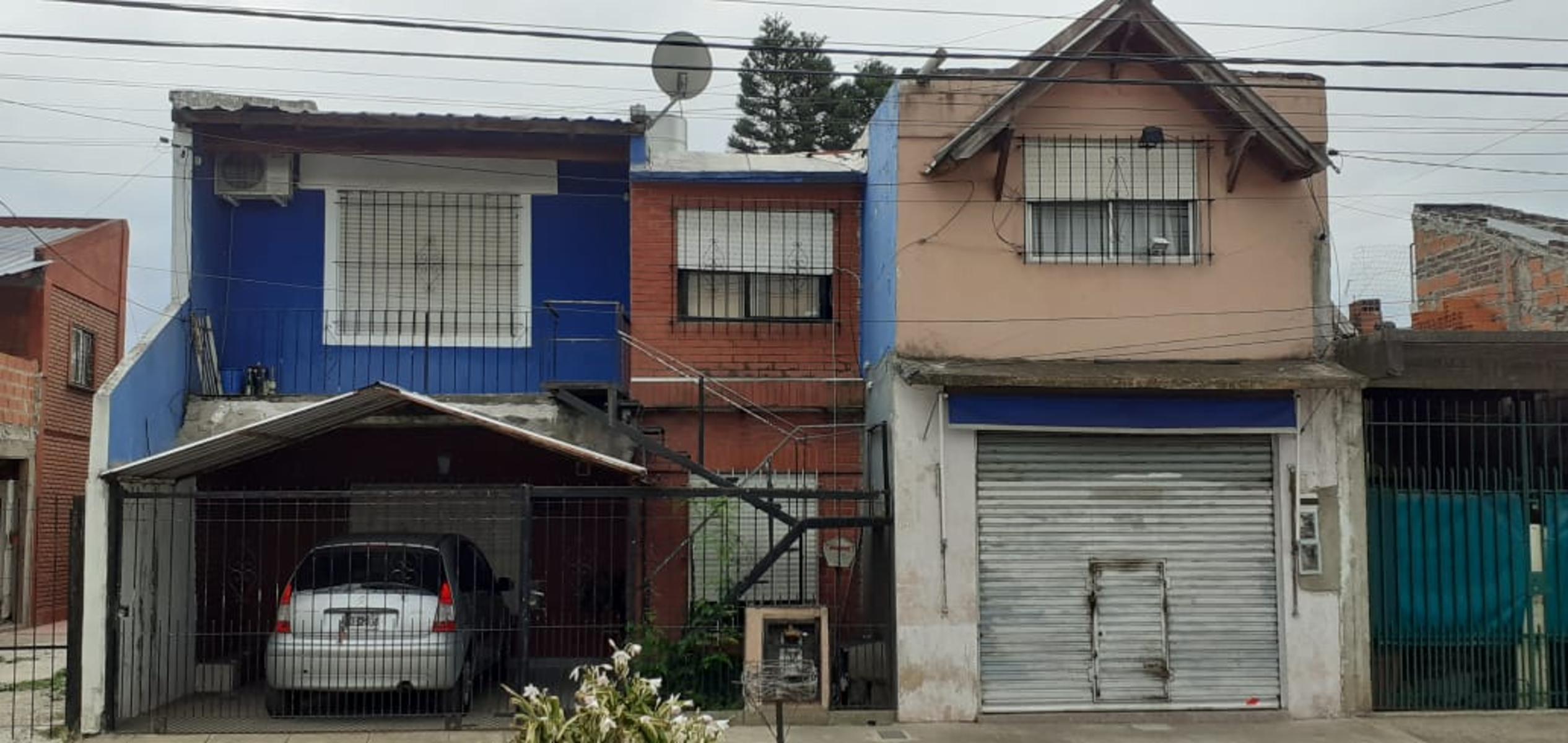EXCELENTE PROPIEDAD CON DOS DEPARTAMENTOS Y UN LOCAL EN BLOQUE IDEAL PARA INVERSOR O FAMILIA GRANDE