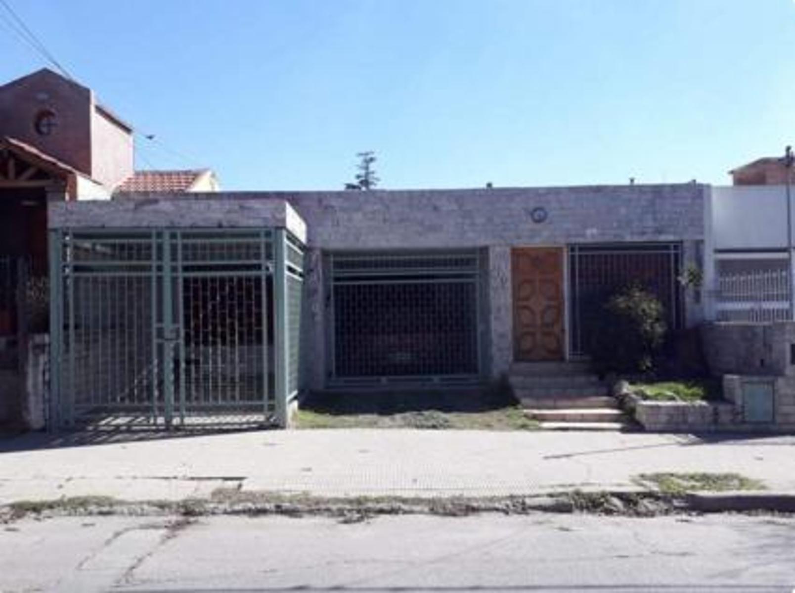 VENDO CASA 3 DORMITORIOS BARRIO MAIPU