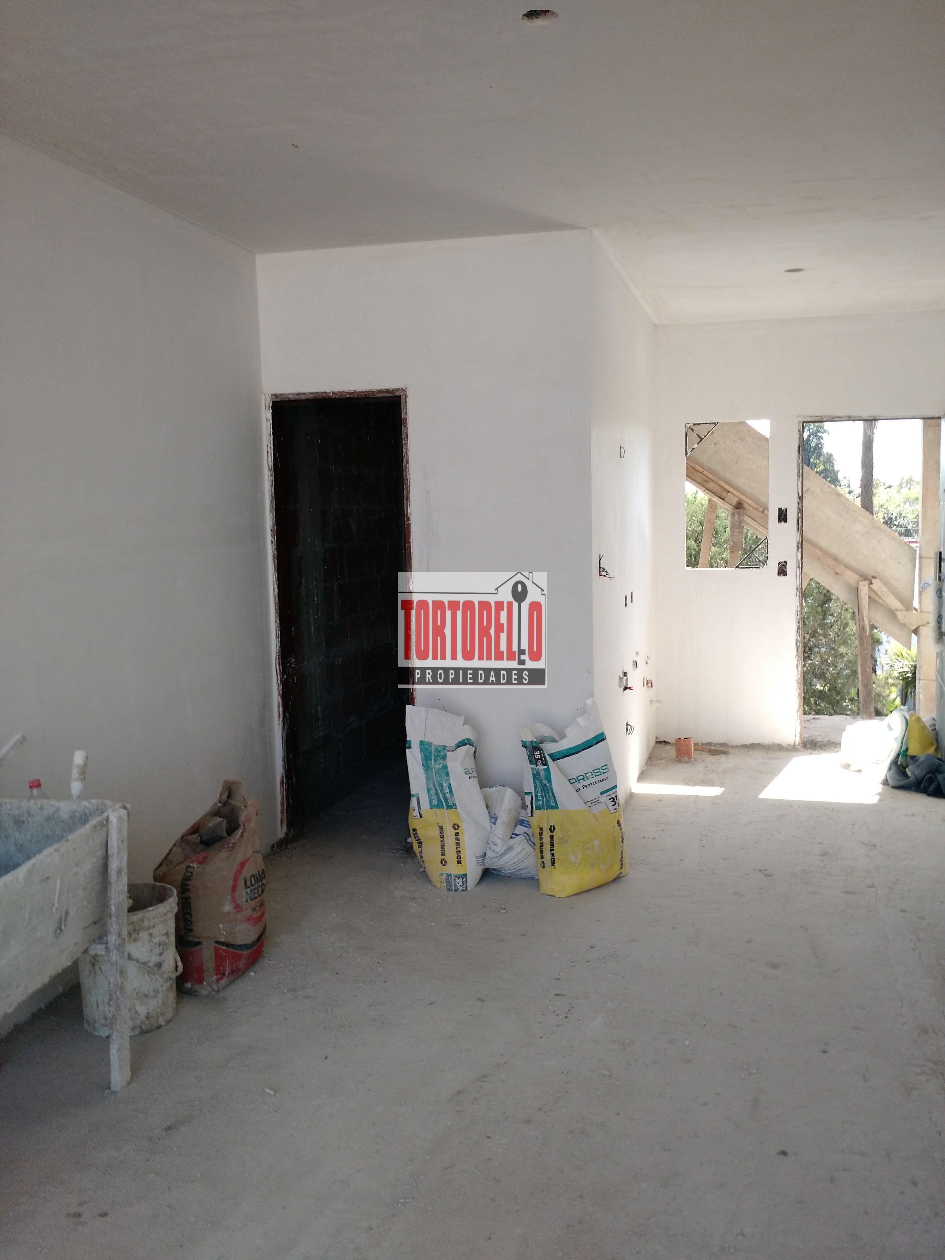 Departamento en venta a estrenar, monoambiente, excelente ubicación, Ituzaingo Norte.-