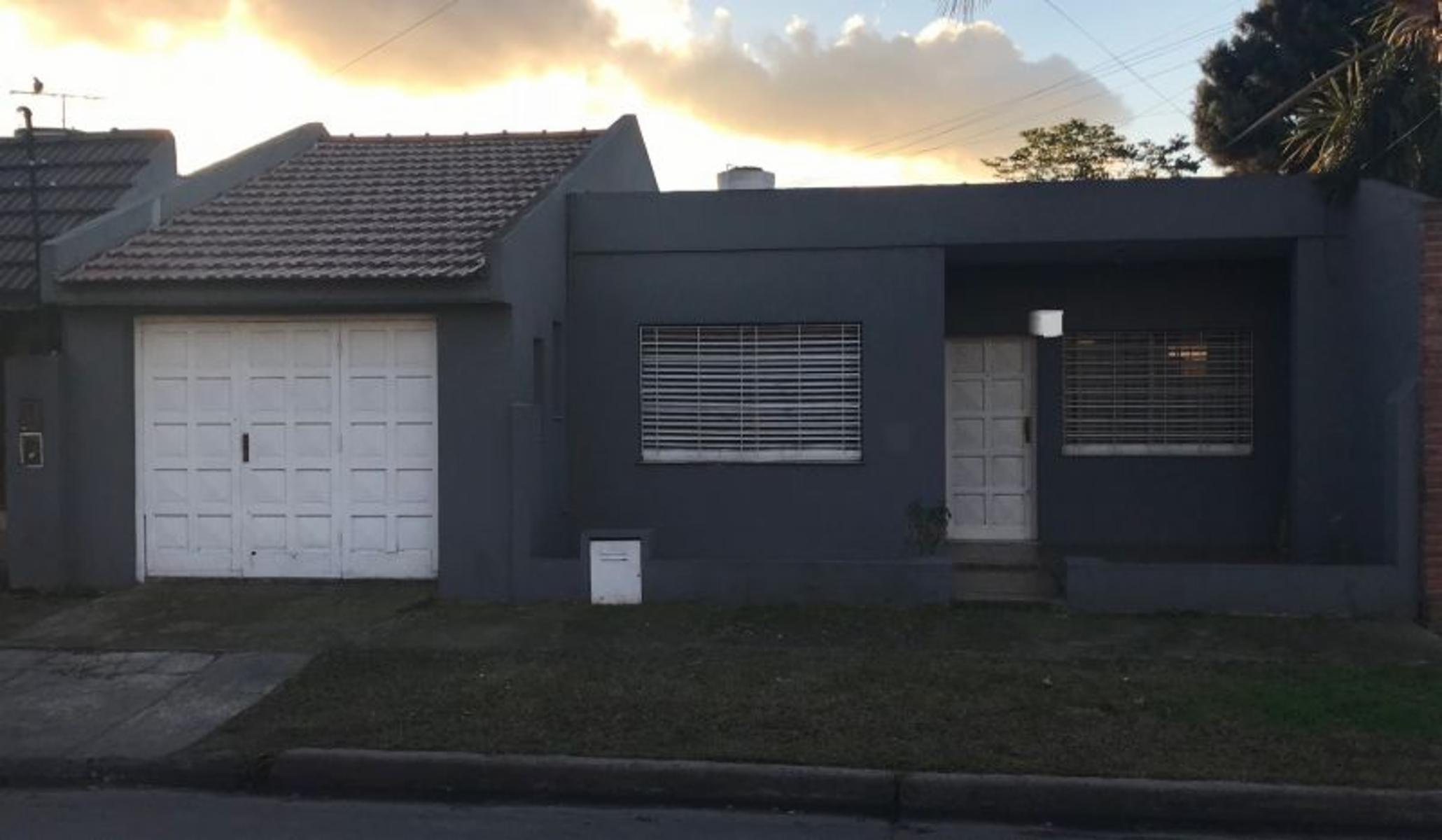 Venta Casa 4 Amb L De Zamora Cochera Y Patio Apto Credito