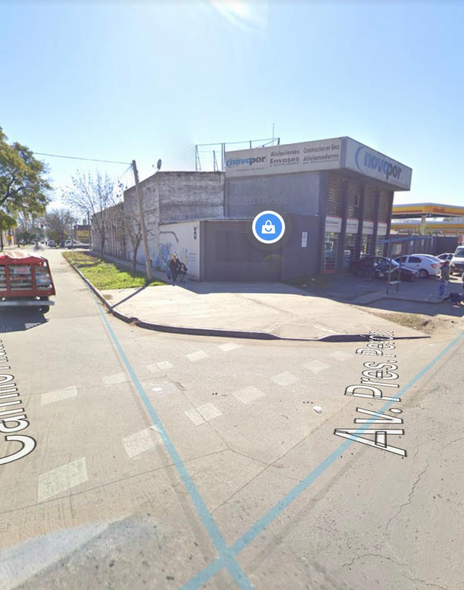 Extraordinario  depósito con local comercial