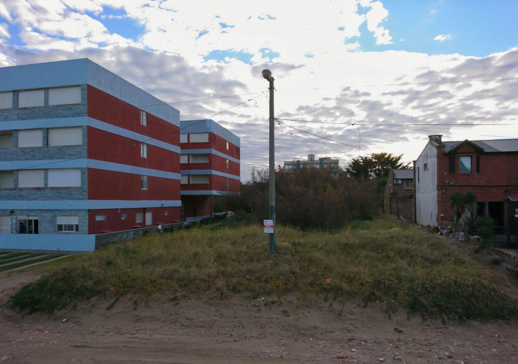 GRAN LOTE CON EXCELENTE UBICACIÓN FRENTE AL MAR VILLA GESELL