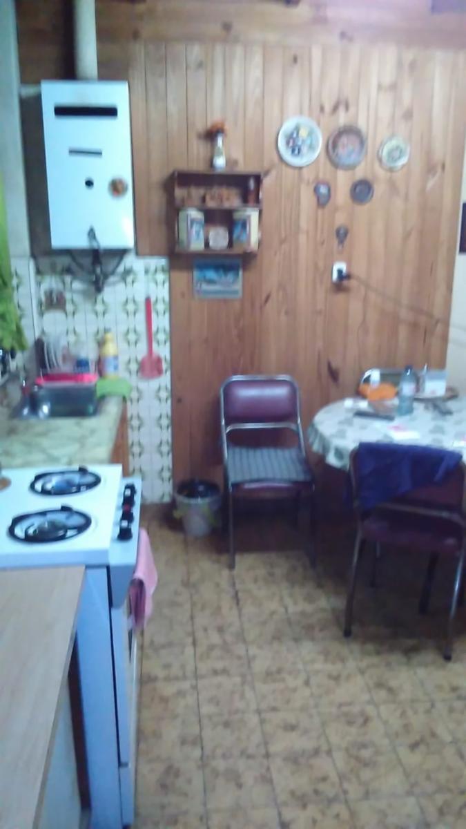 CASA MULTIFAMILIAR APTO 2 FAMILIAS EN LOTE DE 400 M2,  E/AUTO, QUINCHO Y FONDO LIBRE