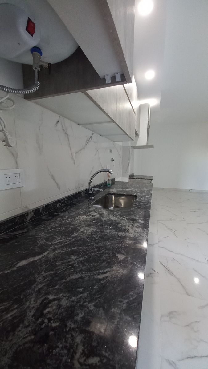 LLAVALLOL 960 · Lanús — foto 3