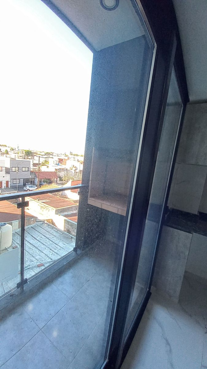 LLAVALLOL 960 · Lanús — foto 4