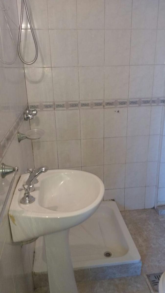 JULIAN PEREZ 734 · Morón — foto 5