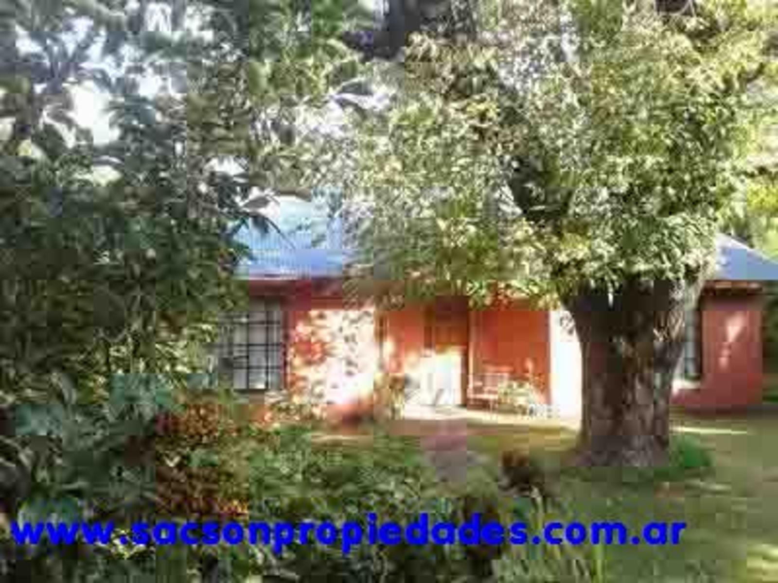 V619 Parque Leloir Ituzaingo chalet  3 amb. con piscina