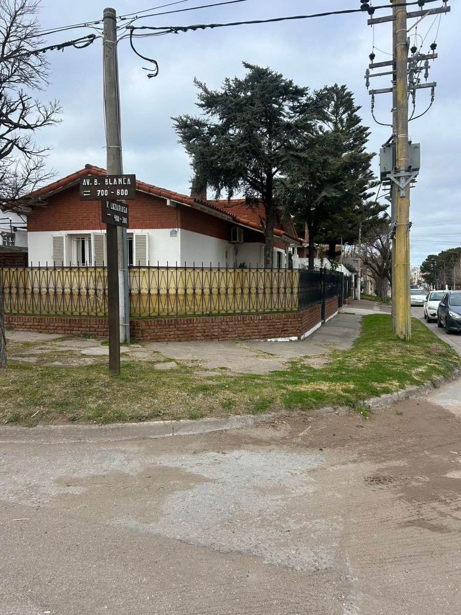Casa esquina de 3 dormitorios a 400 metros del mar