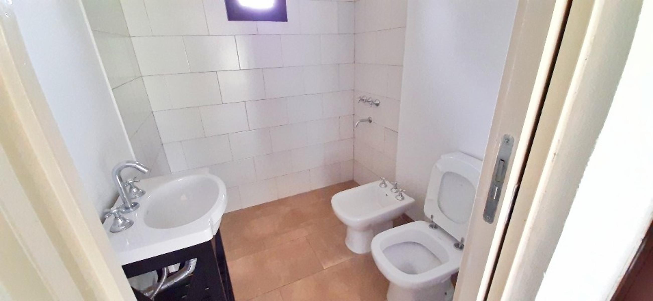 Ruiz Bienes Raíces Los Pinos 2 casa sobre boulevard central Ruta AO12 kilómetro 9 · Rosario — foto 18