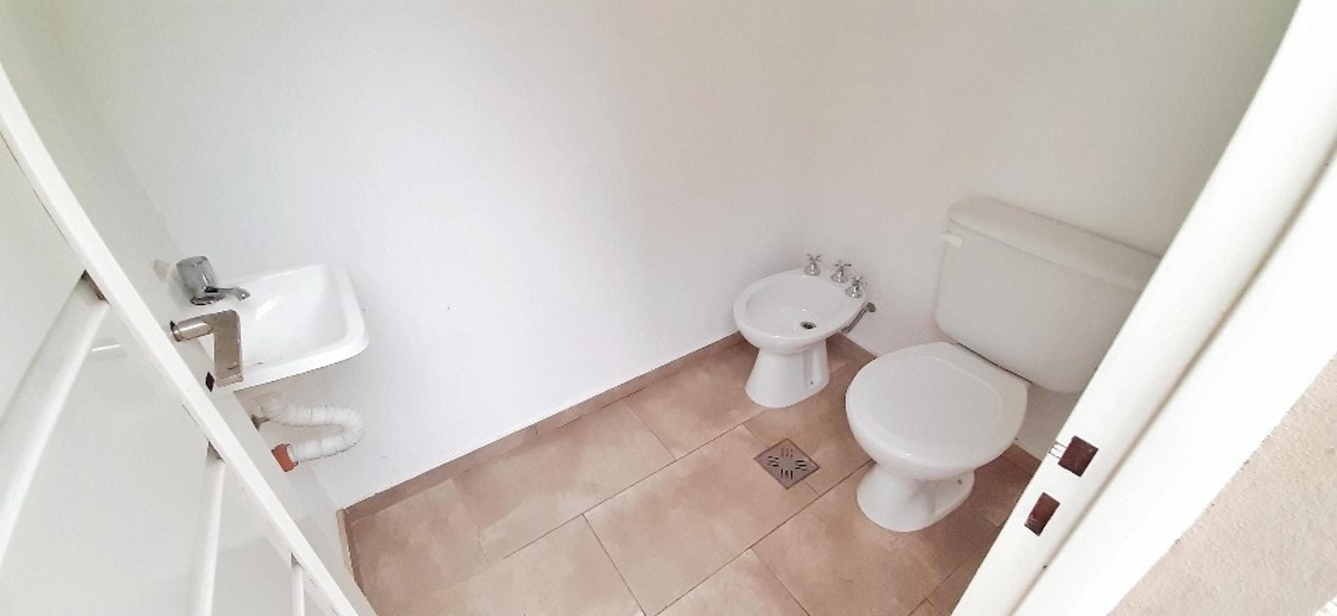 Ruiz Bienes Raíces Los Pinos 2 casa sobre boulevard central Ruta AO12 kilómetro 9 · Rosario — foto 5