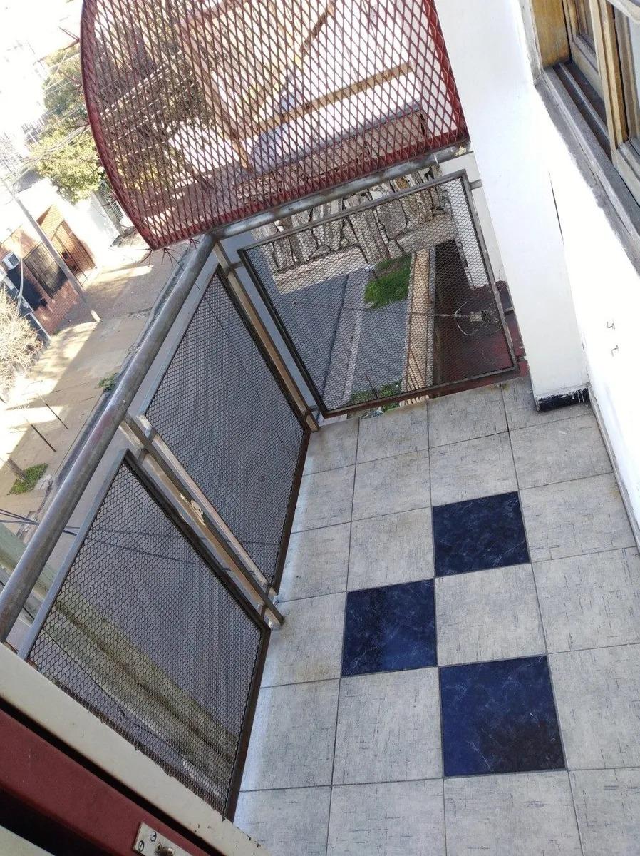 Bayle 905 · Morón — foto 3