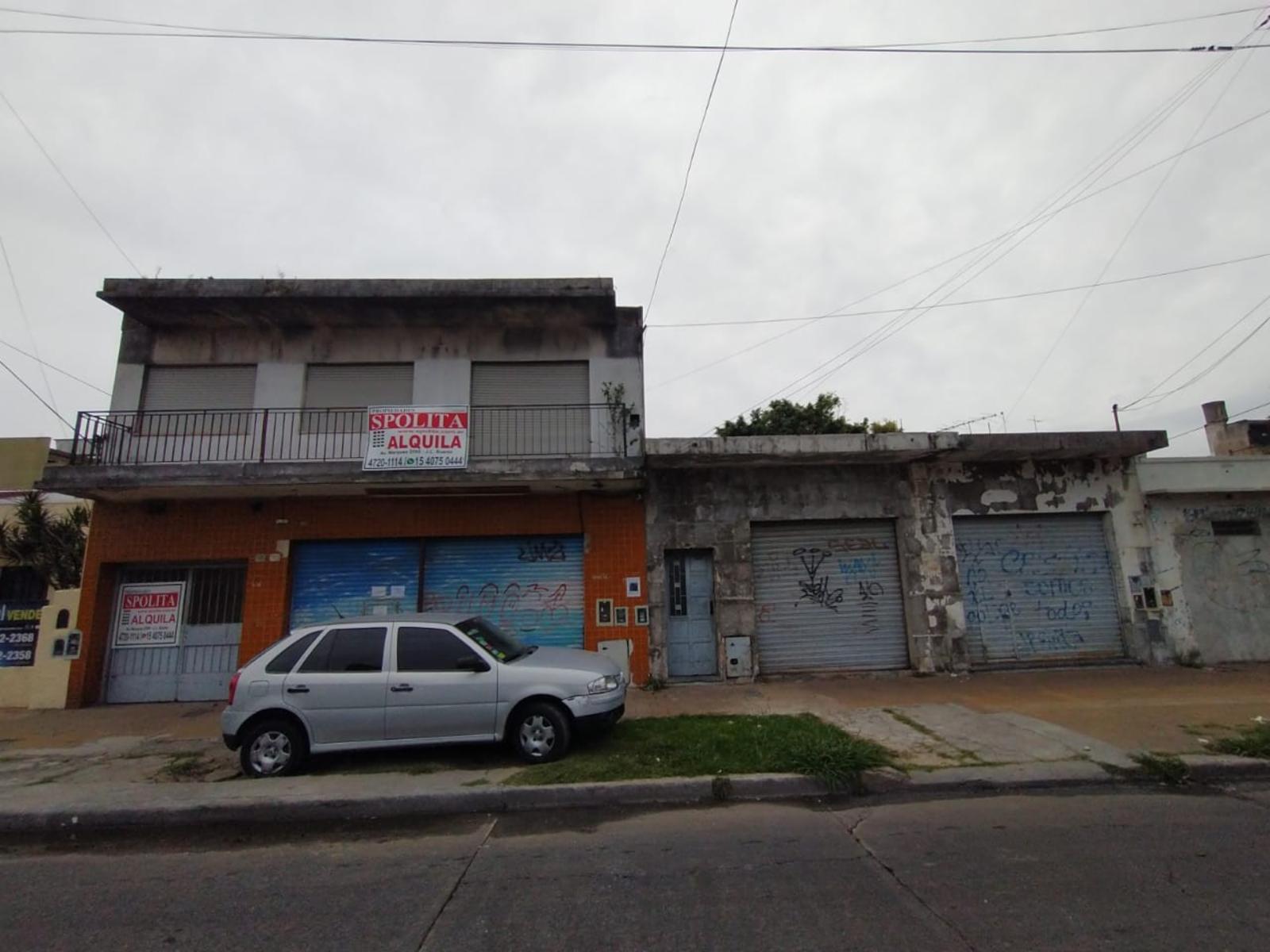 EXCELENTE PROPIEDAD EN BLOCK:VIVIENDA + GALPÓN AL FONDO, CON PATIO LIBRE Y ENTRADA DE AUTO PASANTE.