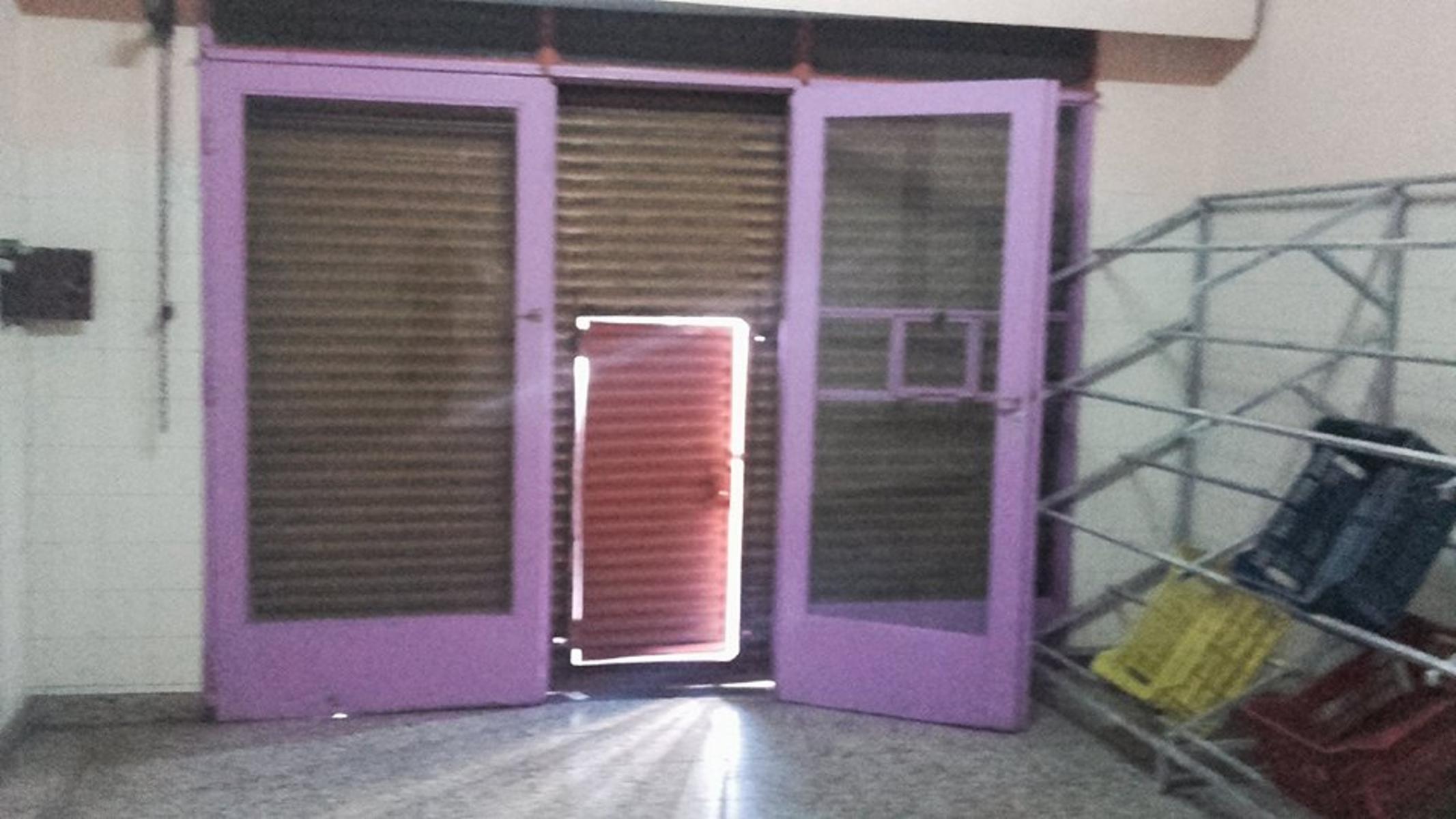 Alquiler local comercial sobre calle Triunvirato al 3800 de Billinghurst
