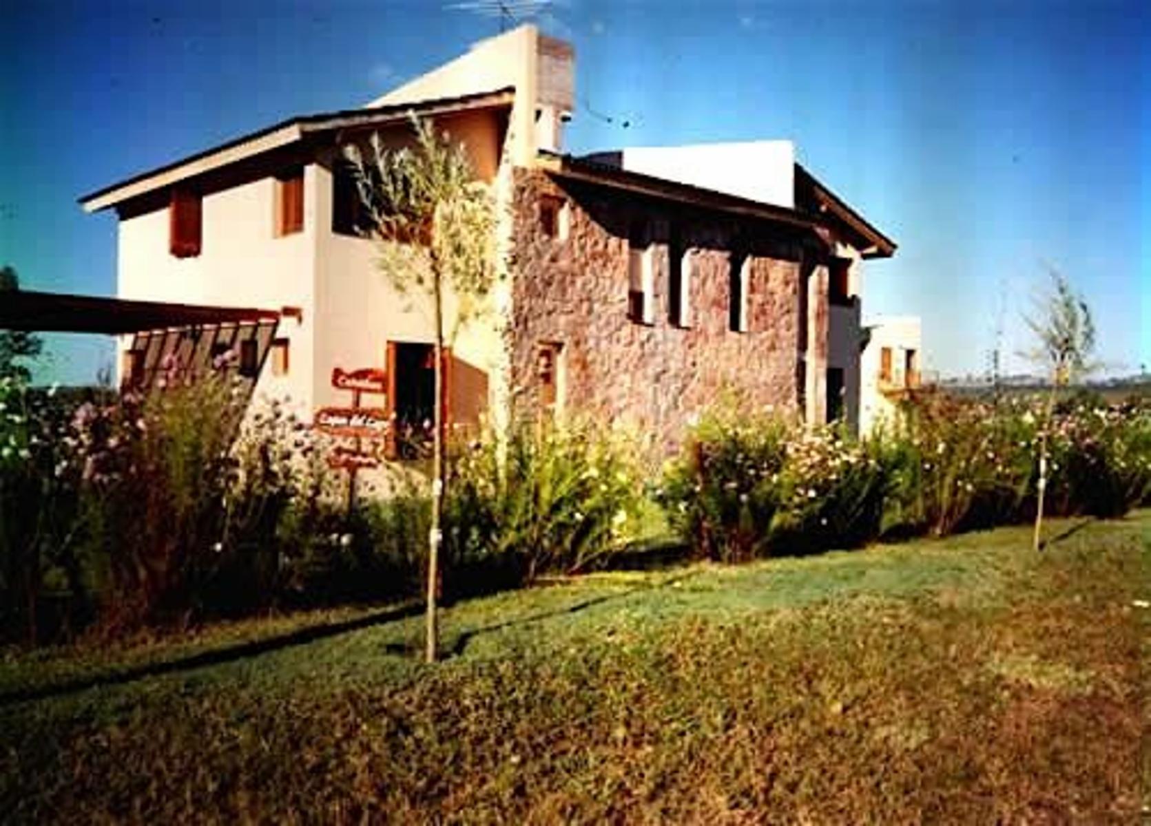 CORDOBA: MINA CLAVERO ( TRASLASIERRA). ALQUILER TEMPORARIO DE MUY LINDAS CABAÑAS C/PISCINA, PARRILLA, COCHERA Y ARBOLEDA. A POCAS CDRAS DEL CENTRO Y DEL RIO.
