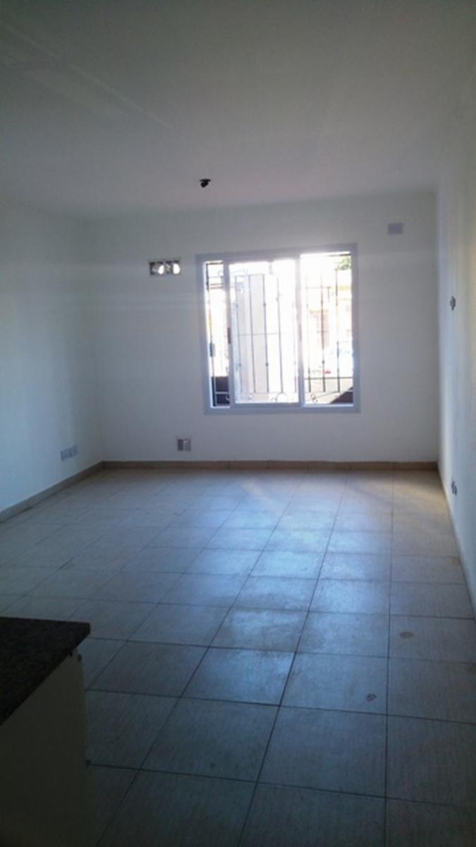 lainez 1500 · Morón — foto 3