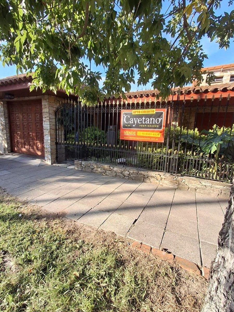 LINDO  CHALET DE 4 AMBIENTES EN BARRIO NUEVO