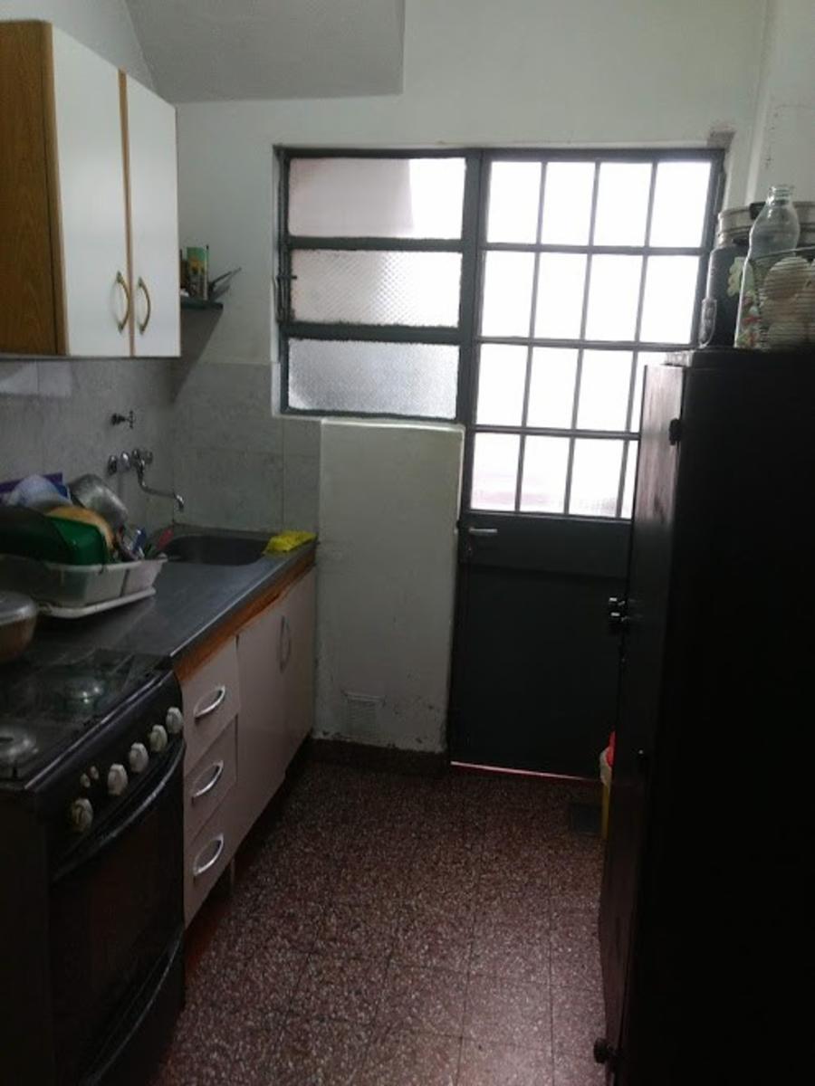 jose l suarez 1400 · Liniers — foto 8