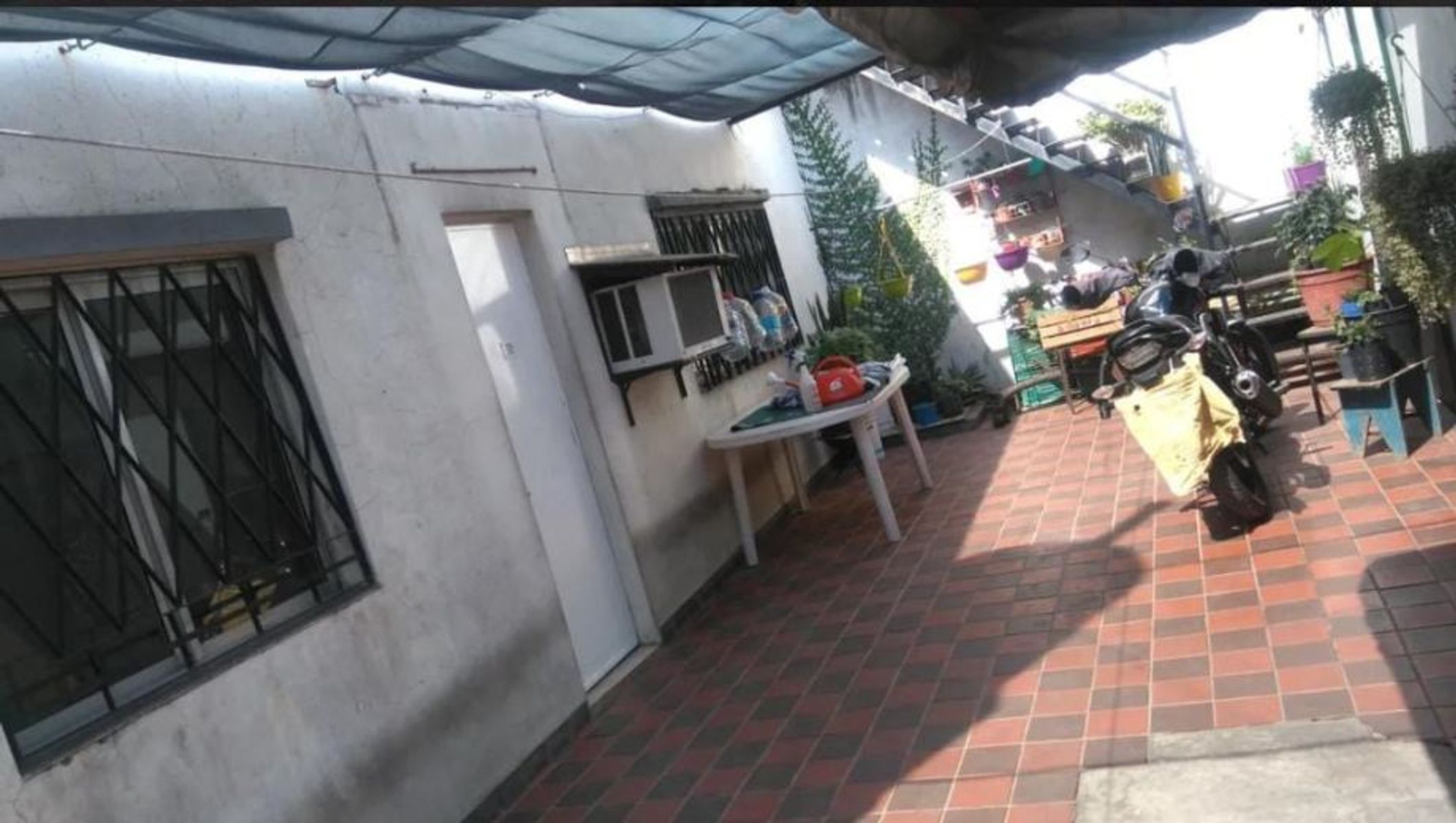 CASA DE 3 AMBIENTES EN VENTA - MORON