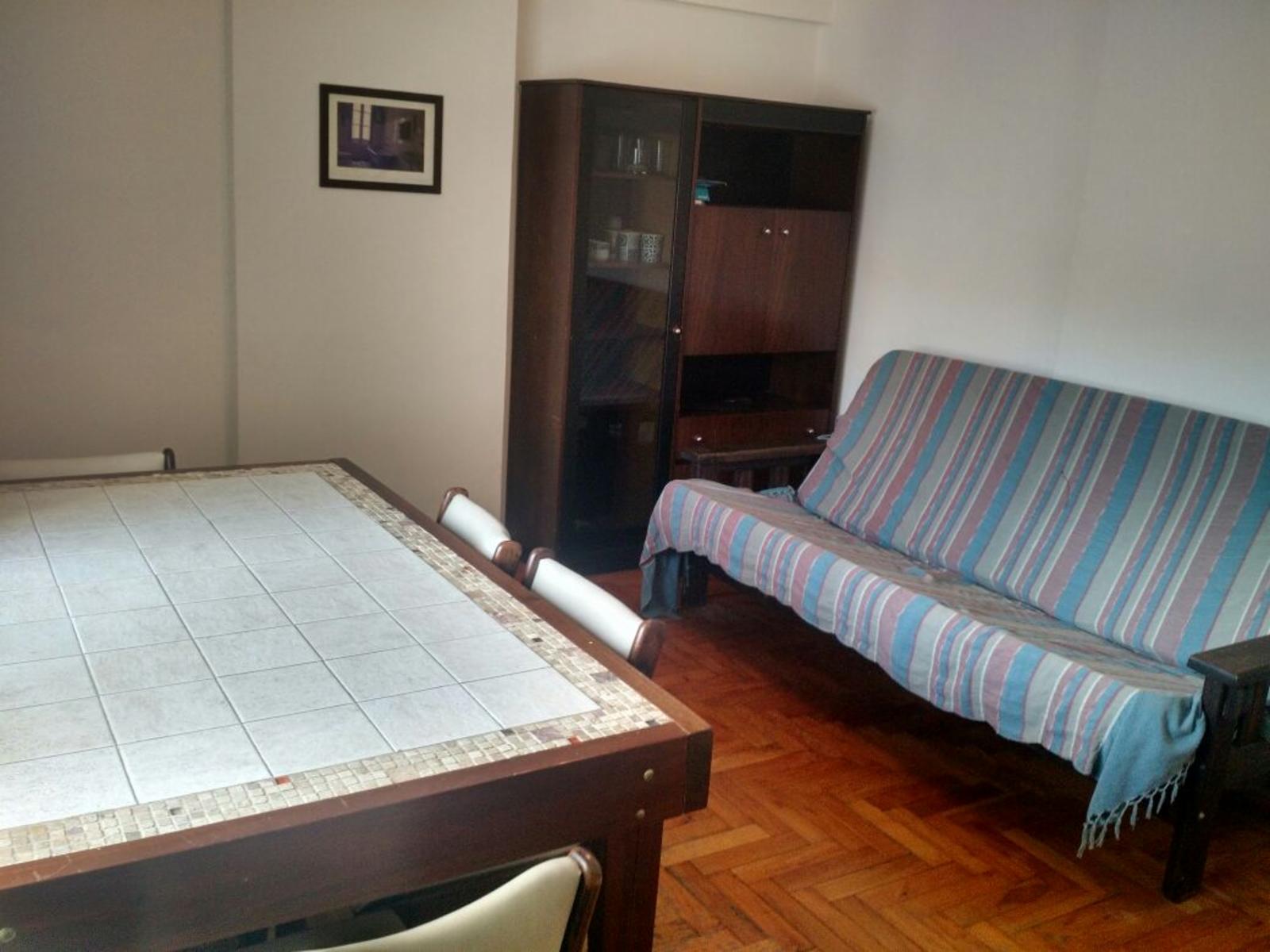 Departamento sobre calle Mansilla a pasos del Hospital de Niños · Recoleta — foto 3