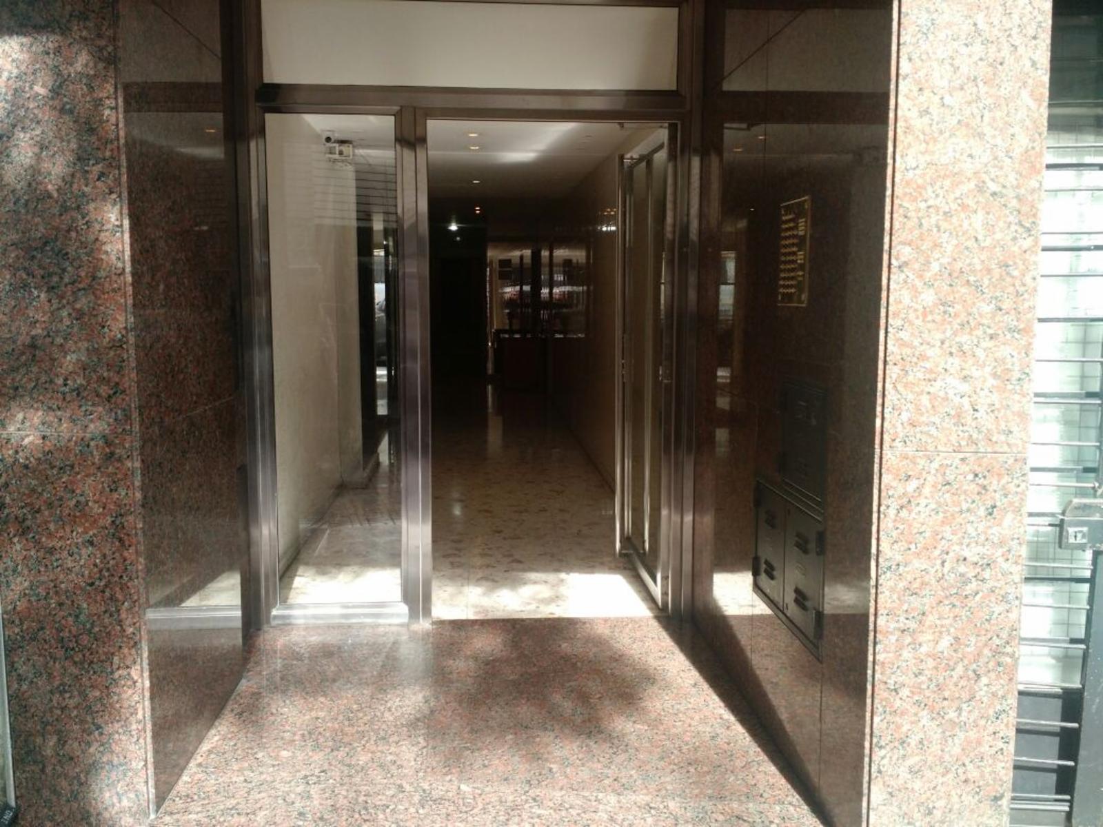 Departamento sobre calle Mansilla a pasos del Hospital de Niños · Recoleta — foto 4