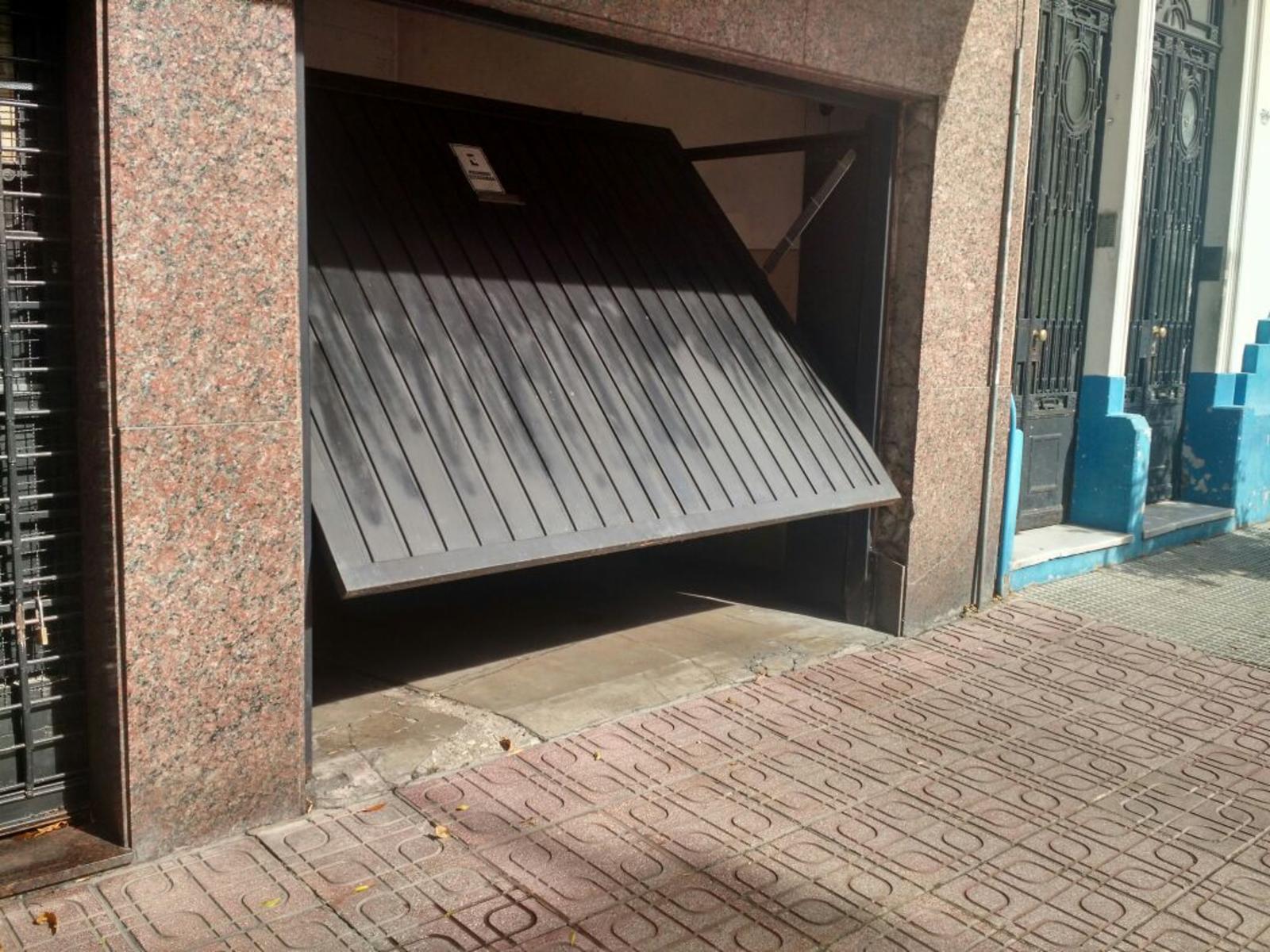Departamento sobre calle Mansilla a pasos del Hospital de Niños · Recoleta — foto 5