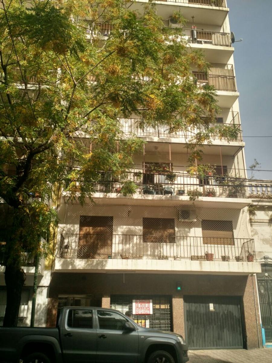 Departamento sobre calle Mansilla a pasos del Hospital de Niños · Recoleta — foto 6