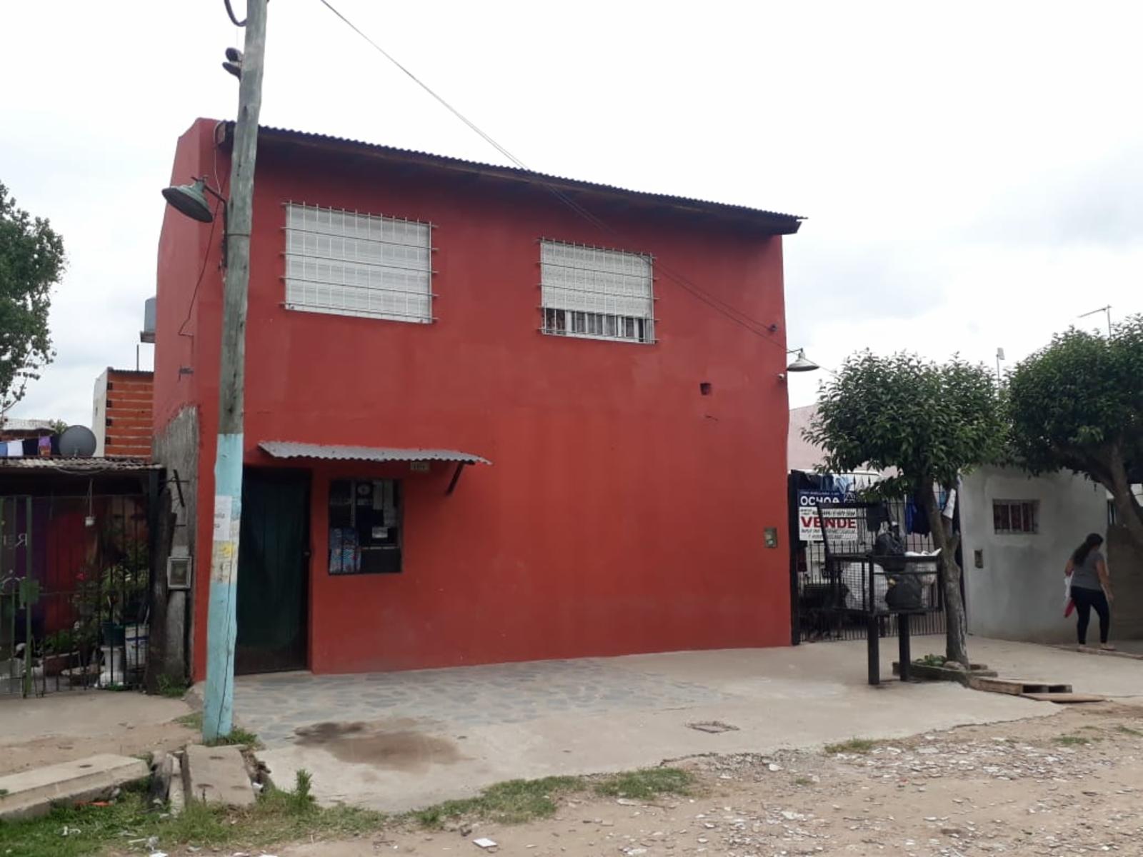 CASA c/ habitaciones para alquiler y local c/comercio funcionando.