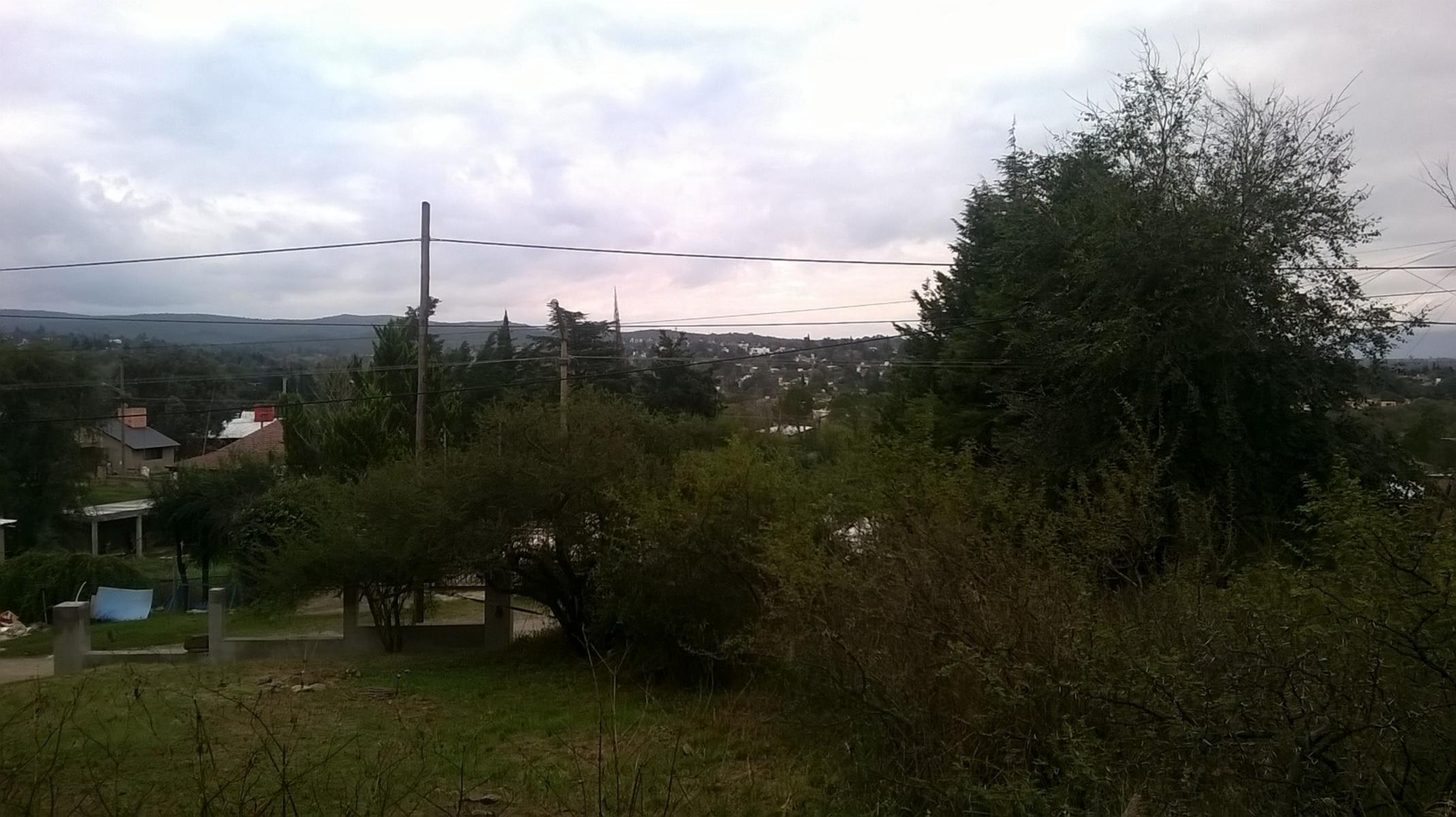 LOTE de 800 m2, a mts de la ruta, con muy buena vista alas montañas, con todos los servicios, a una cuadra del centro civico, dispensario, ESCRITURA.