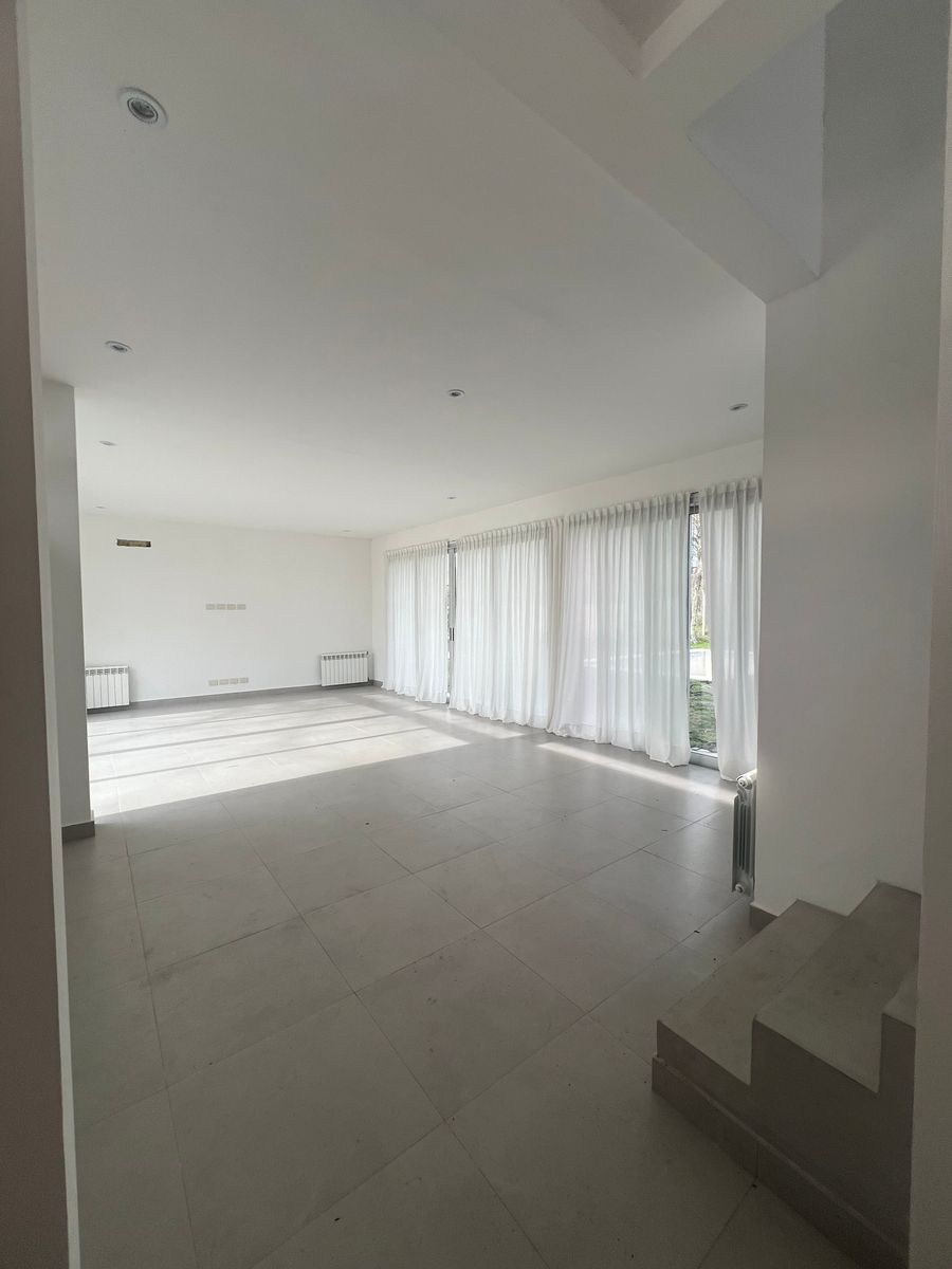 137 7405 · Berazategui — foto 3