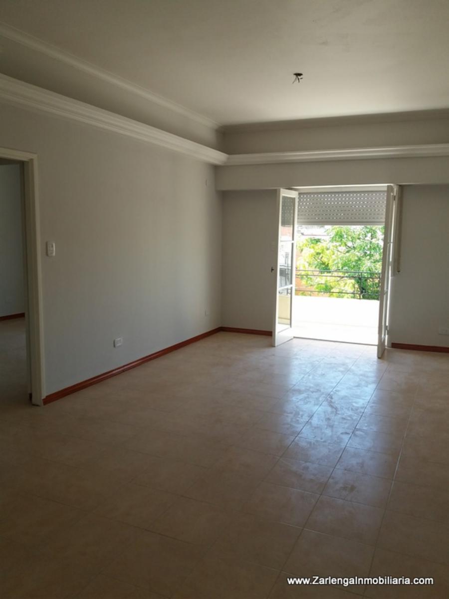 Mario Bernasconi 2200,1°piso x esc, 2 amb frente,terraza,patio,sin exp.