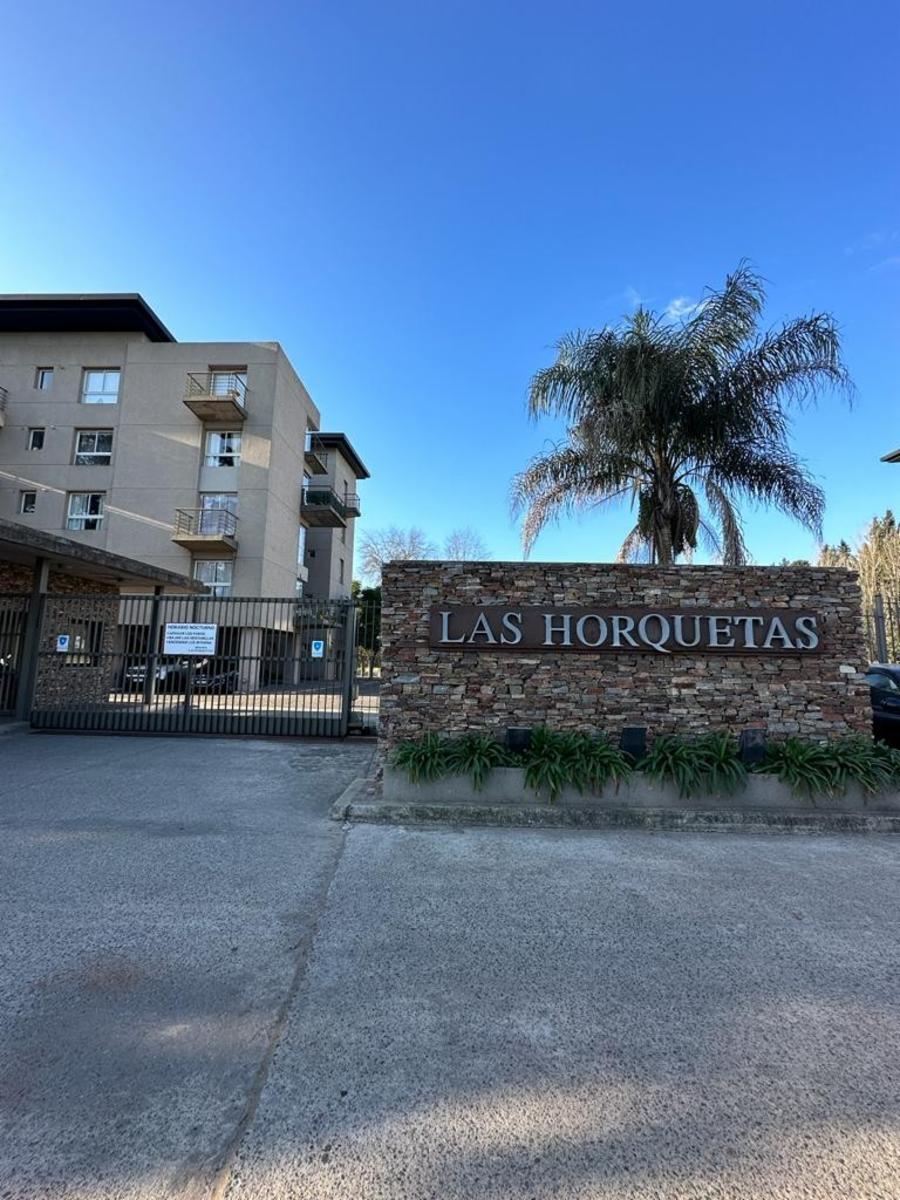 Tres ambientes en el complejo Las Horquetas en venta
